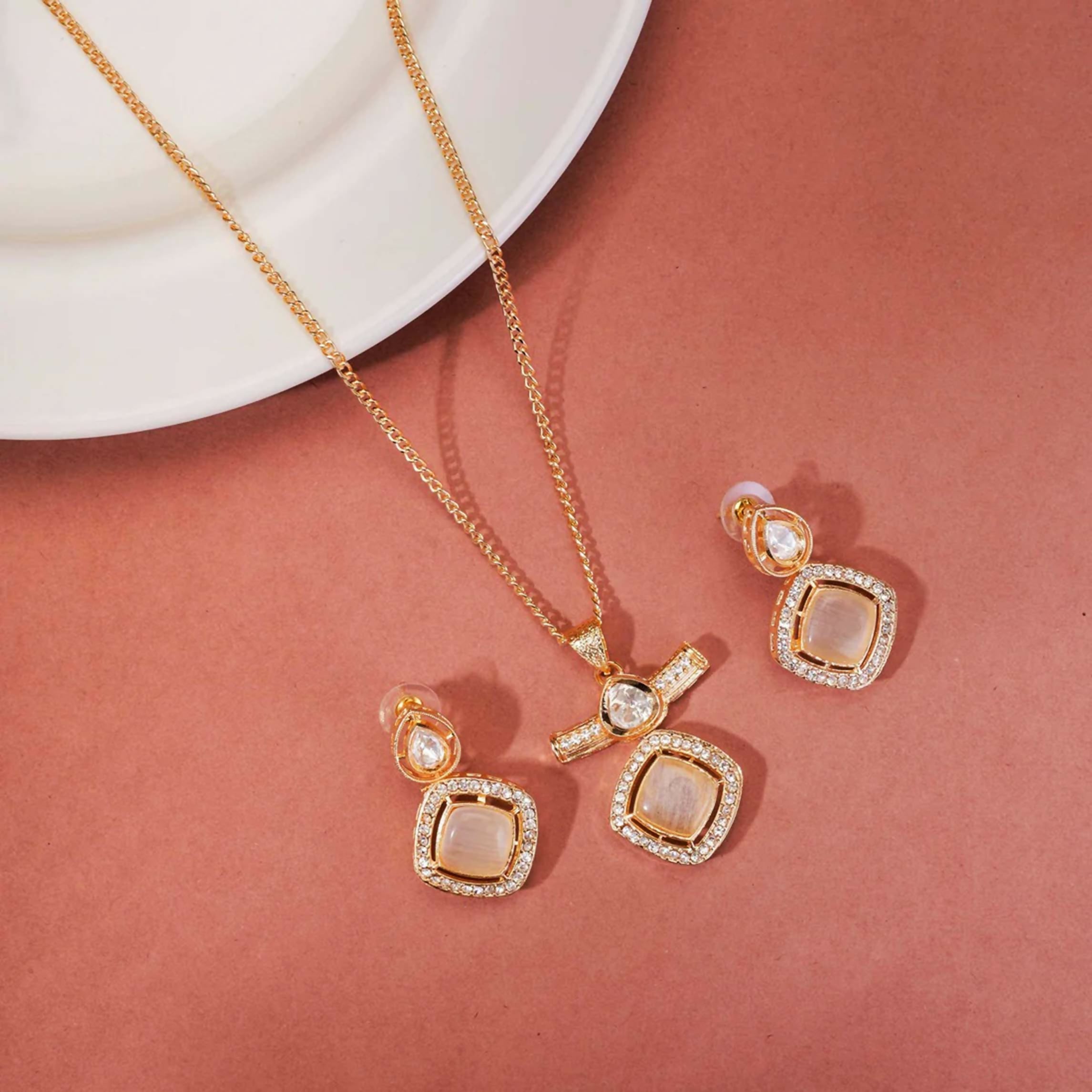 Joban Fashion Women Gold Ornate Elegance Gold Plated Locket Set