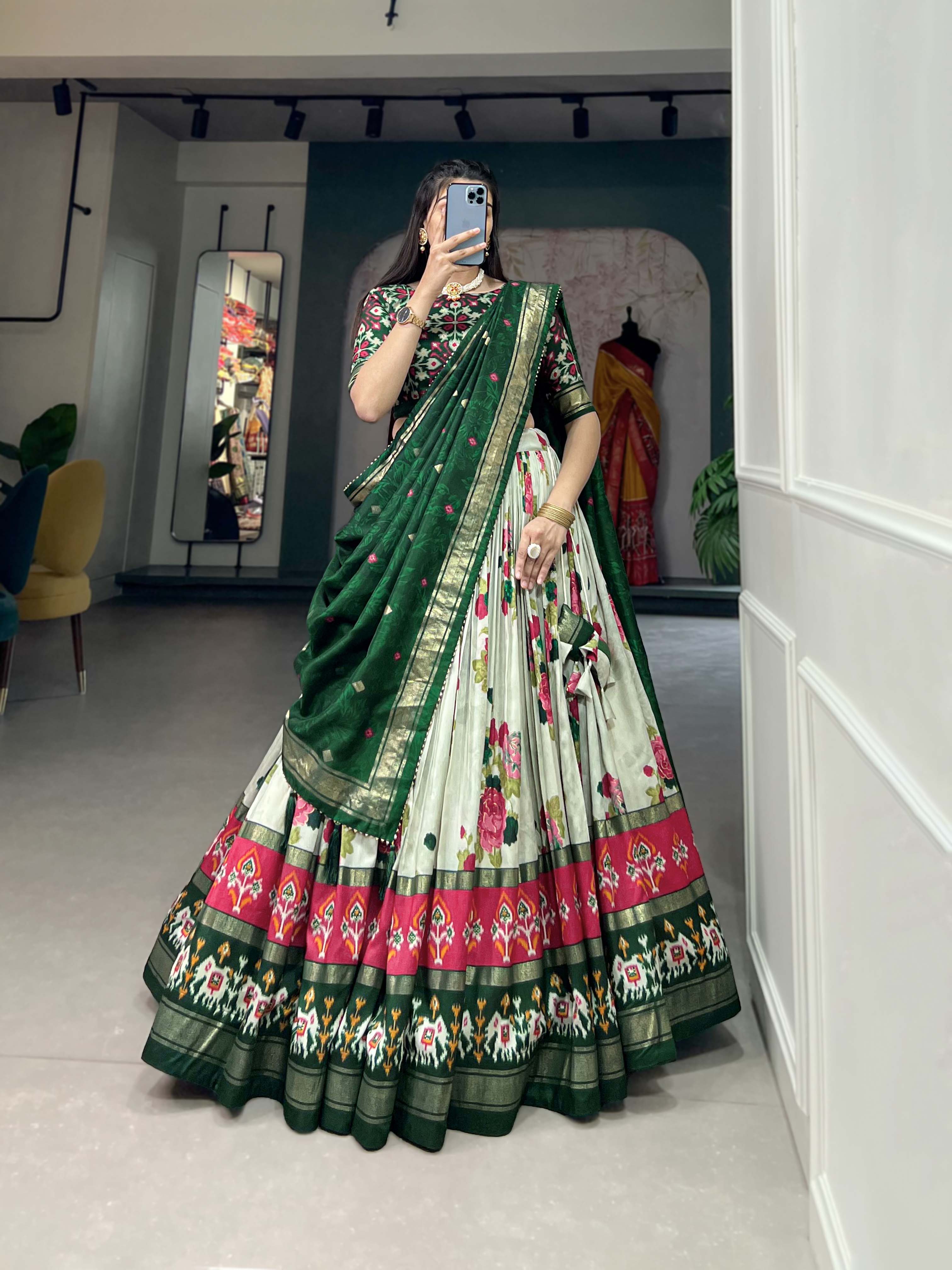 Malishka Womens Green Dola Silk With Foil Print Lehenga Choli Set