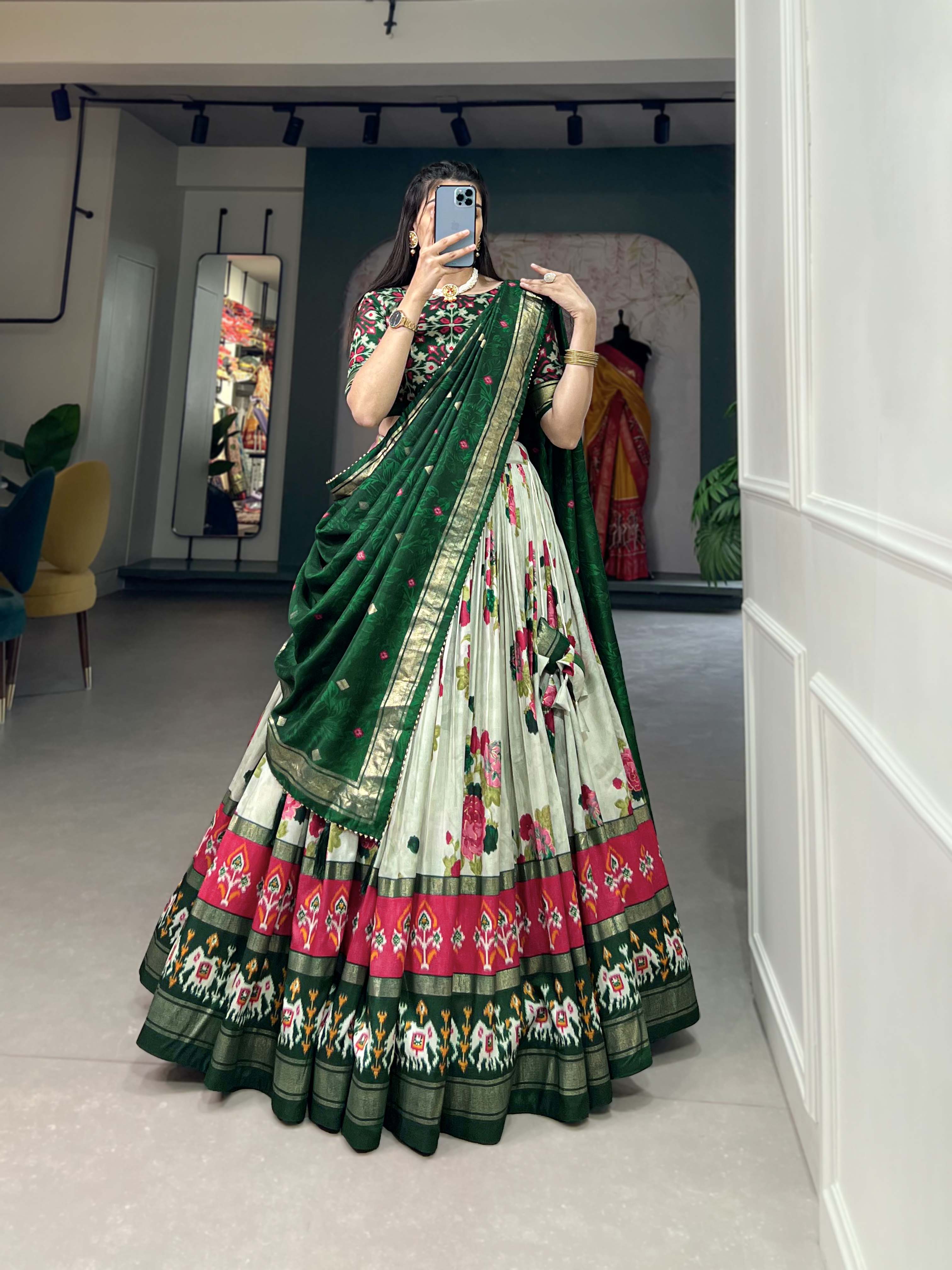 Malishka Womens Green Dola Silk With Foil Print Lehenga Choli Set