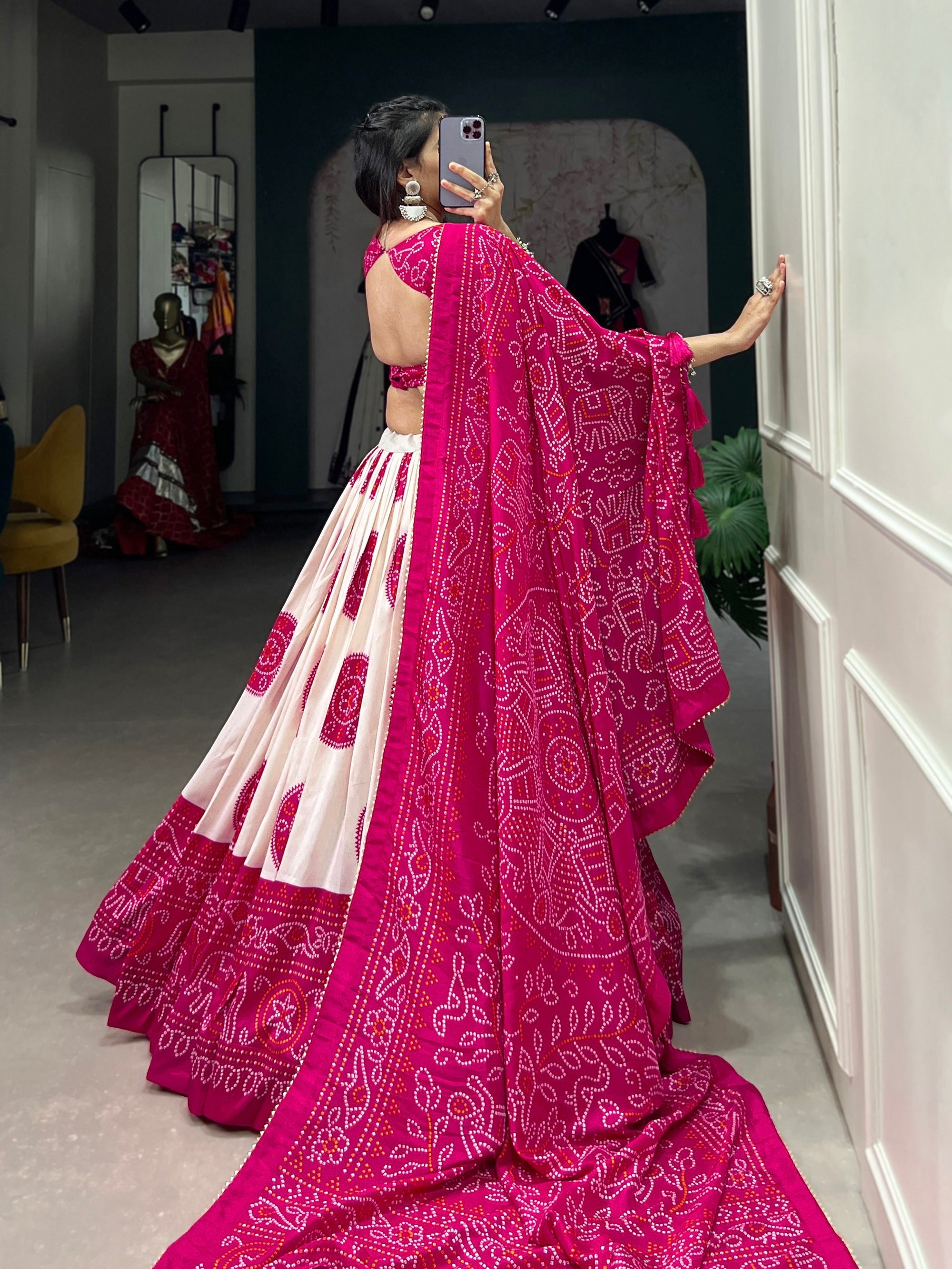 Malishka Womens Pink Dola Silk With Foil Print Lehenga Choli Set