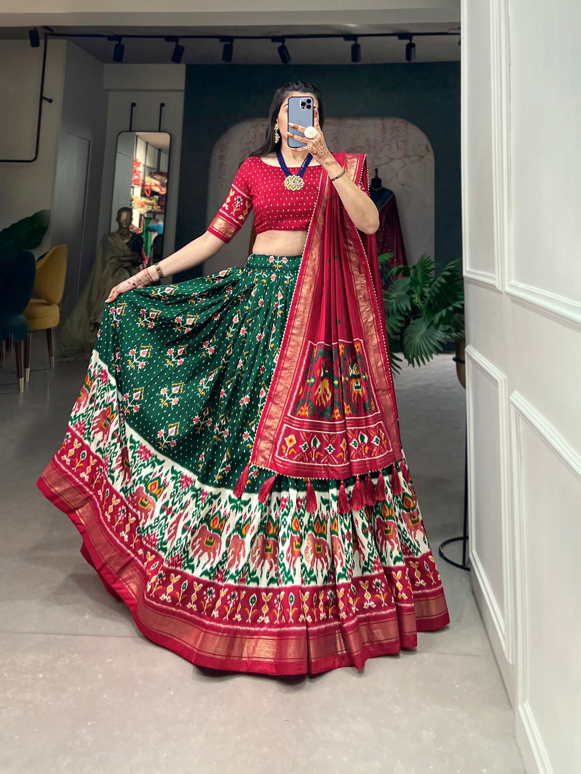 Malishka Womens Green Dola Silk With Foil Print Lehenga Choli Set