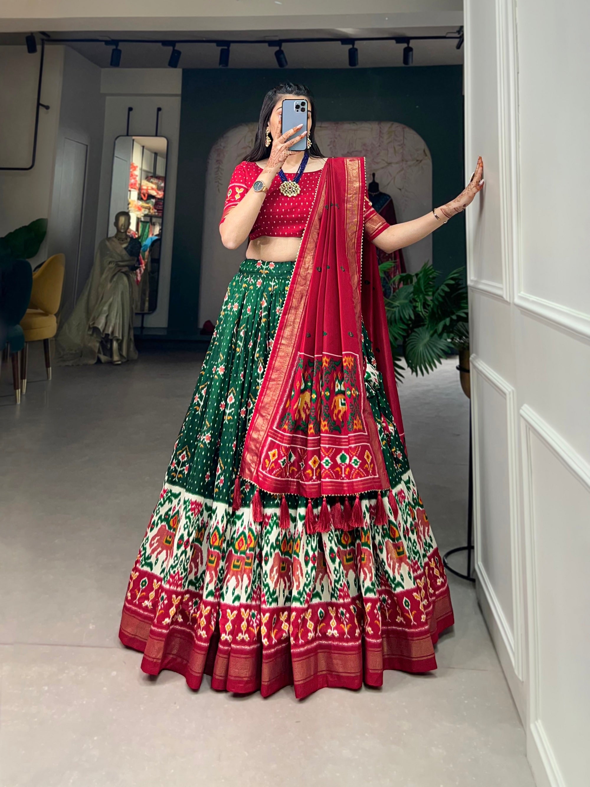 Malishka Womens Green Dola Silk With Foil Print Lehenga Choli Set
