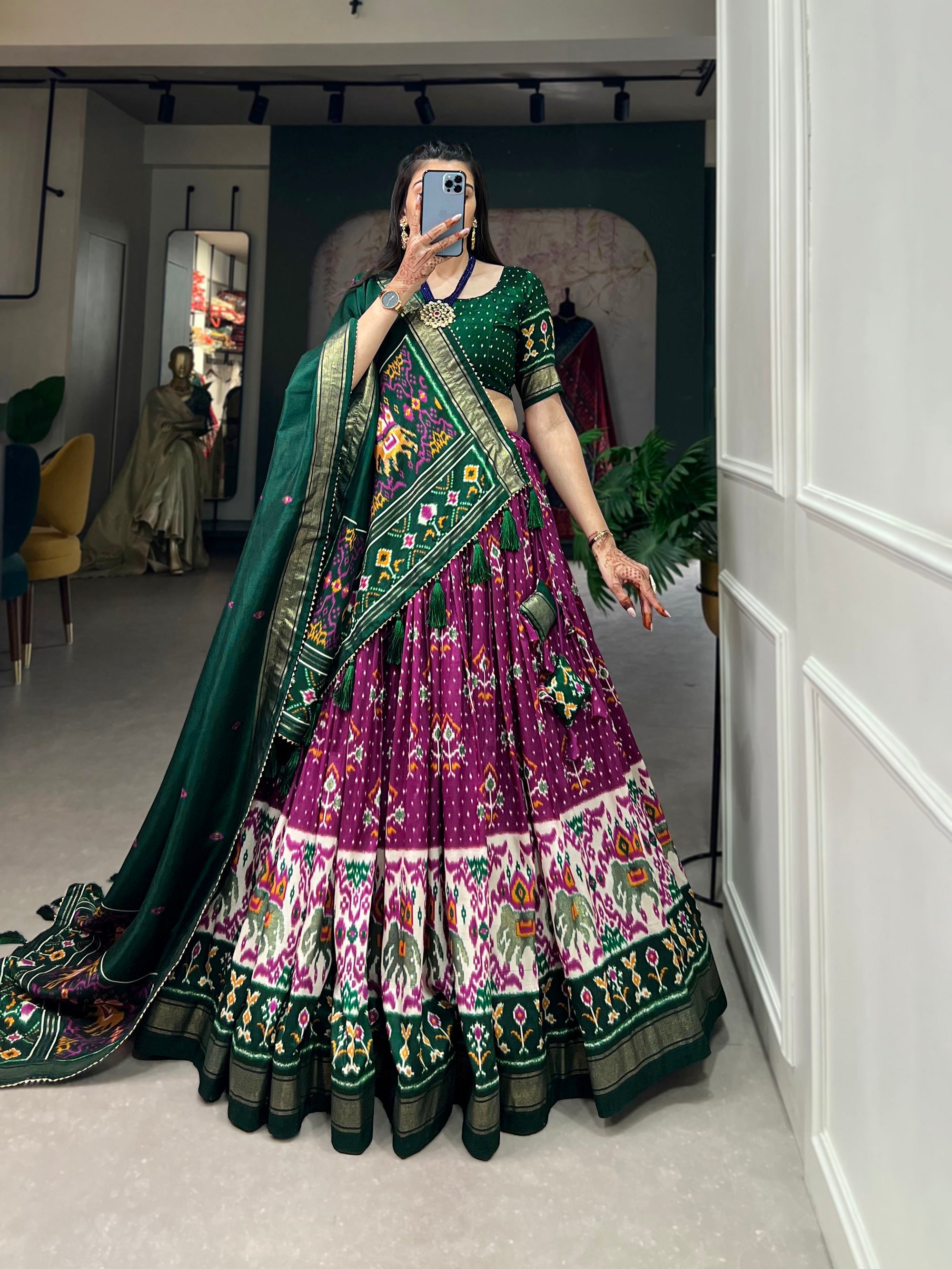 Malishka Womens Purple Dola Silk With Foil Print Lehenga Choli Set