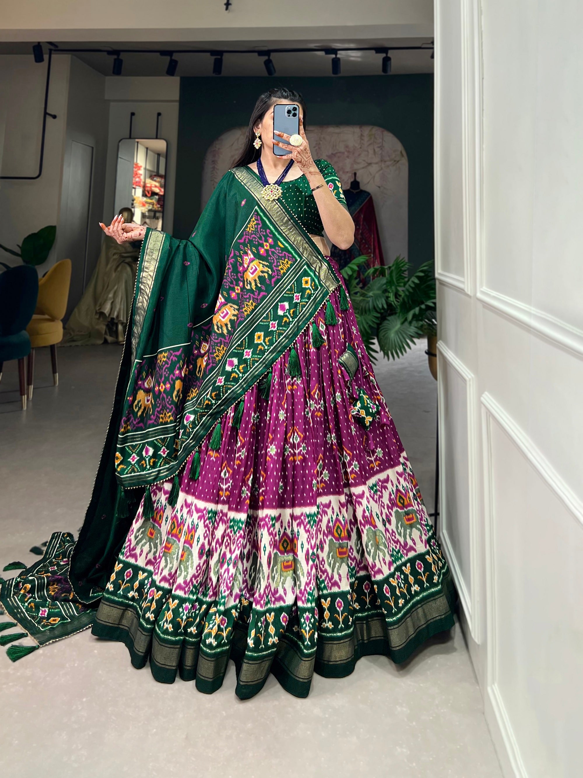 Malishka Womens Purple Dola Silk With Foil Print Lehenga Choli Set