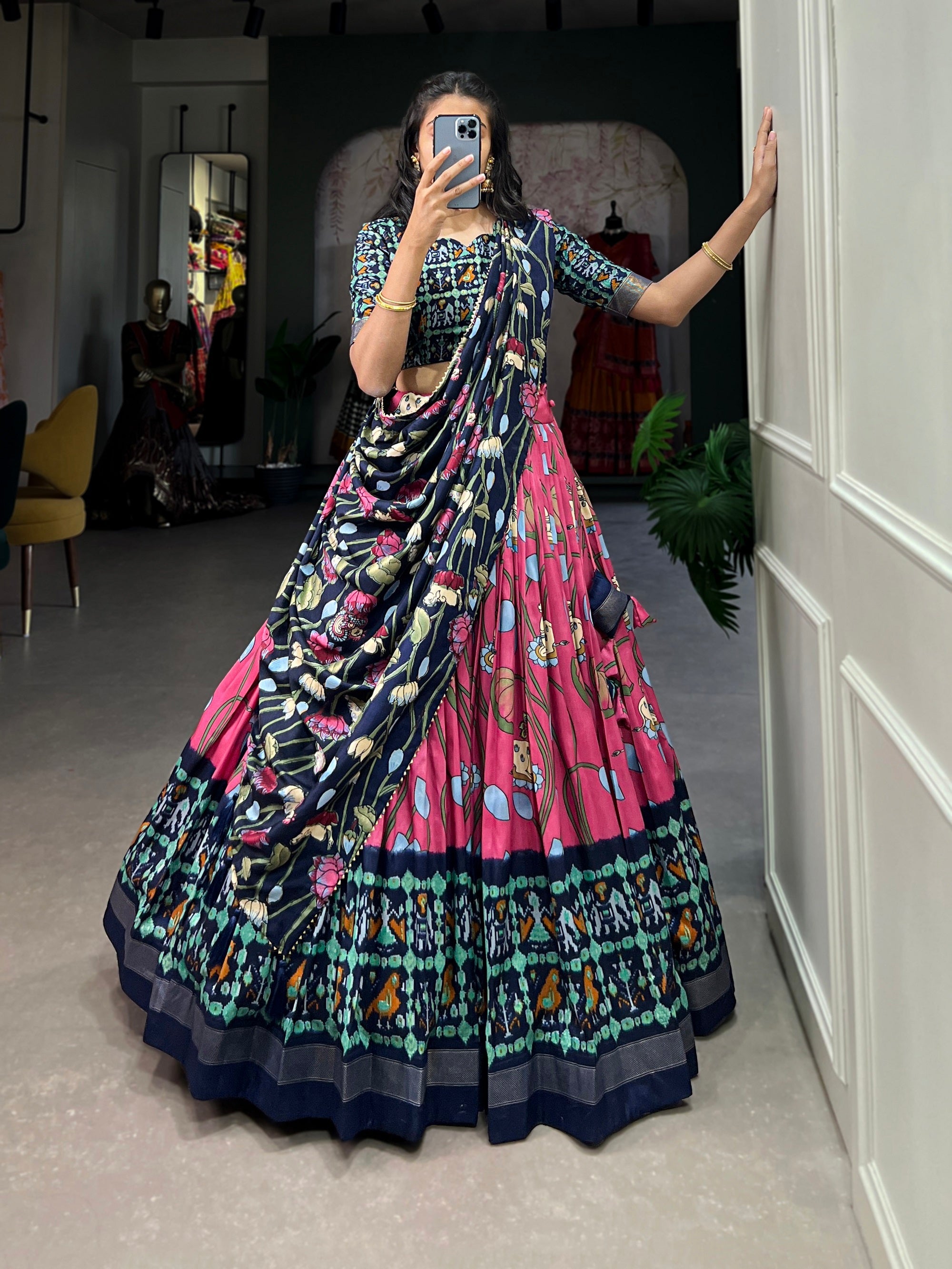 Malishka Womens Pink Dola Silk With Foil Print Lehenga Choli Set