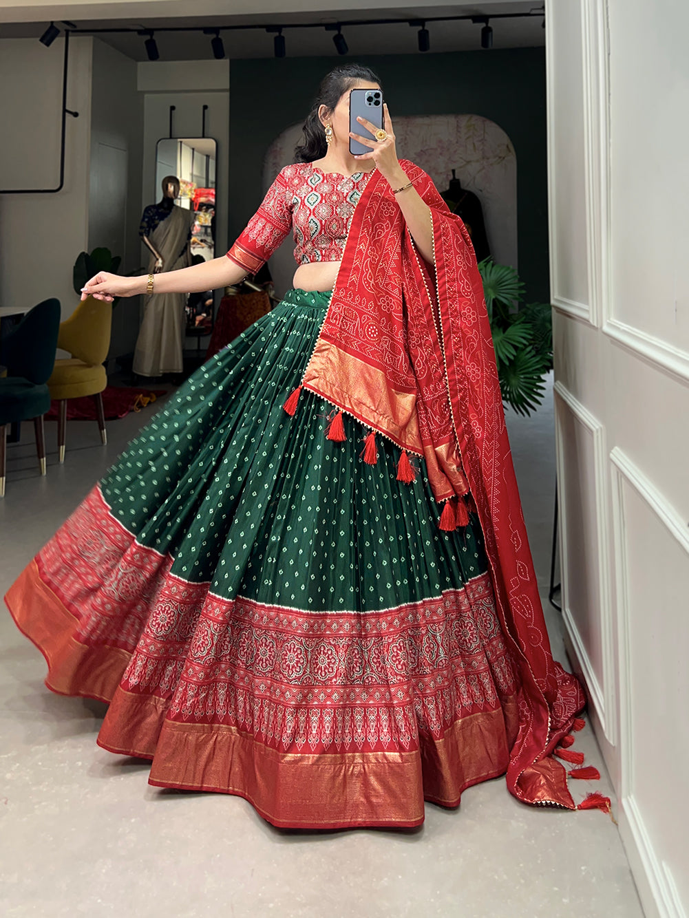 Malishka Womens Green Dola Silk With Foil Print Lehenga Choli Set