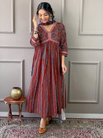 Thumbnail for Malishka Women Embroidered Cotton Kurta Pant Set With Digital Print Dupata - Maroon - Distacart