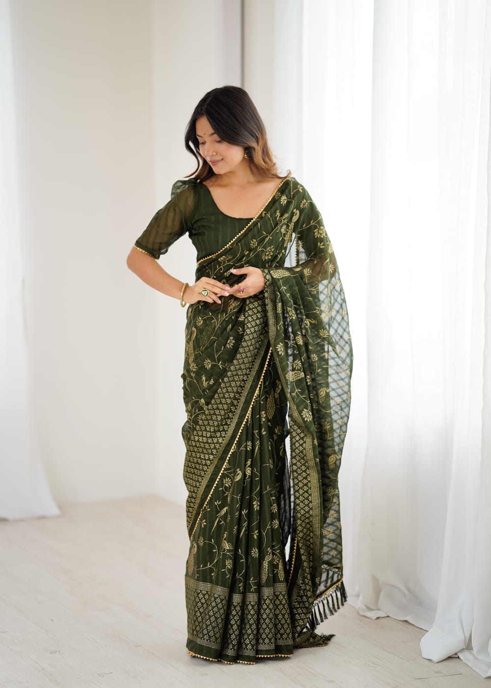 Lorenvalley Fashion Mehndi Solo Georgette Superb Finishing Foils Print & Fancy Zalar Lace in Border Saree with Blouse