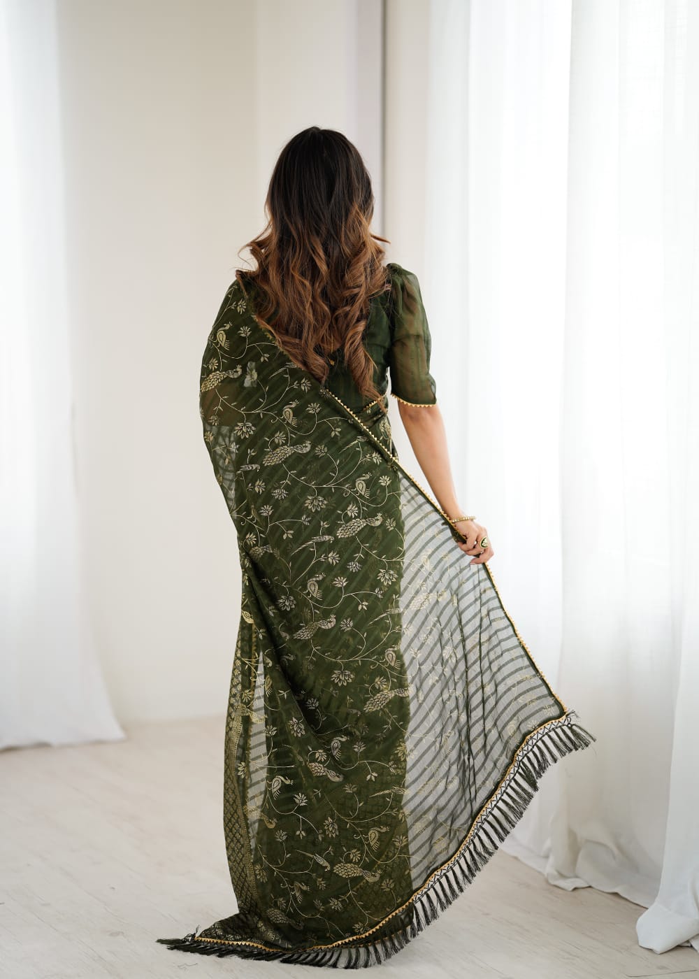 Lorenvalley Fashion Mehndi Solo Georgette Superb Finishing Foils Print & Fancy Zalar Lace in Border Saree with Blouse