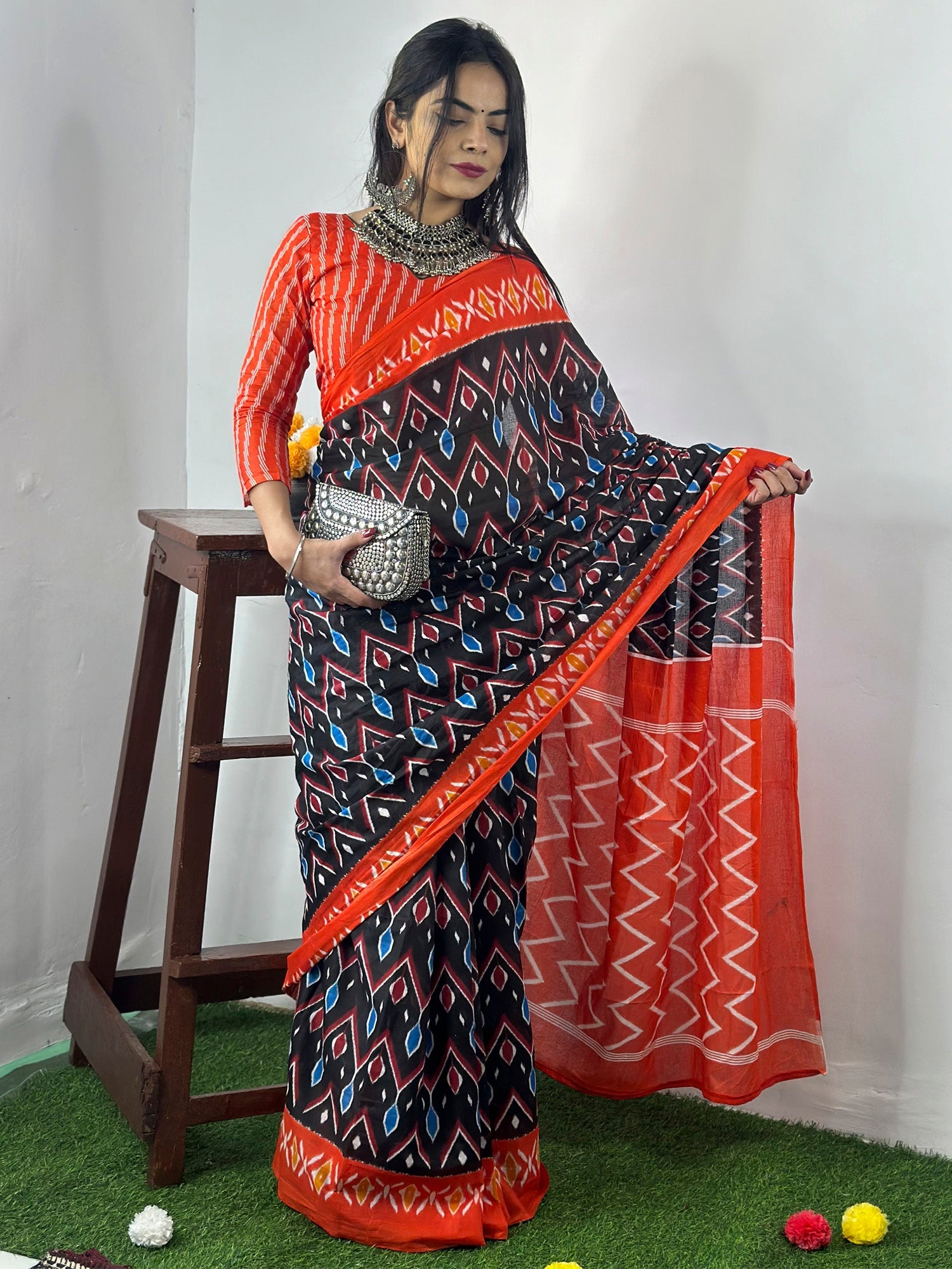 NOZ2TOZ Women's Cotton Black Printed Designer Saree With Blouse Piece - Distacart