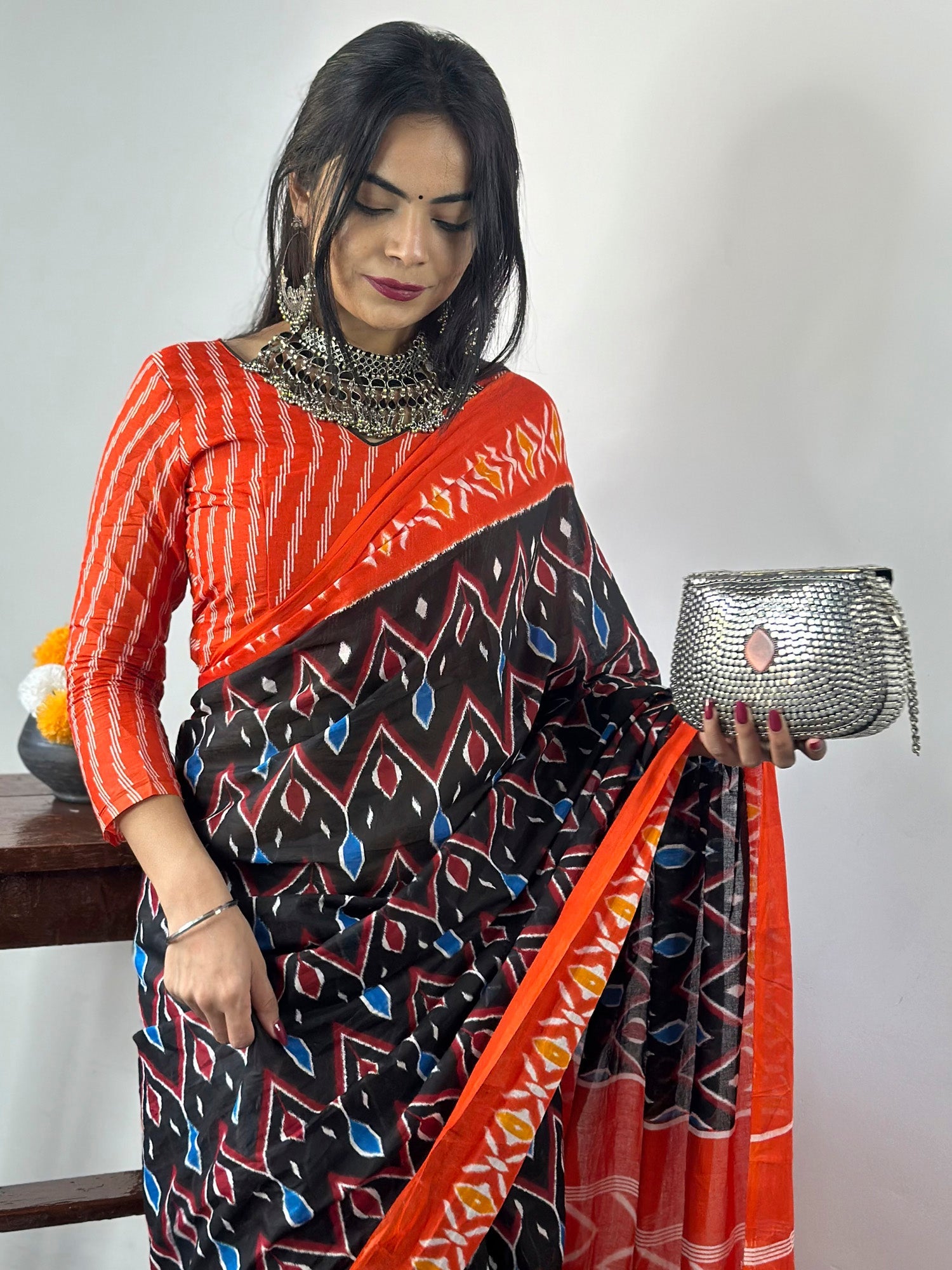 NOZ2TOZ Women's Cotton Black Printed Designer Saree With Blouse Piece - Distacart