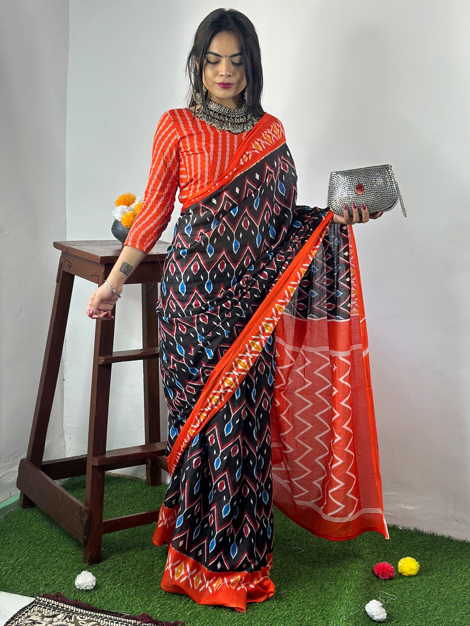 NOZ2TOZ Women's Cotton Black Printed Designer Saree With Blouse Piece - Distacart