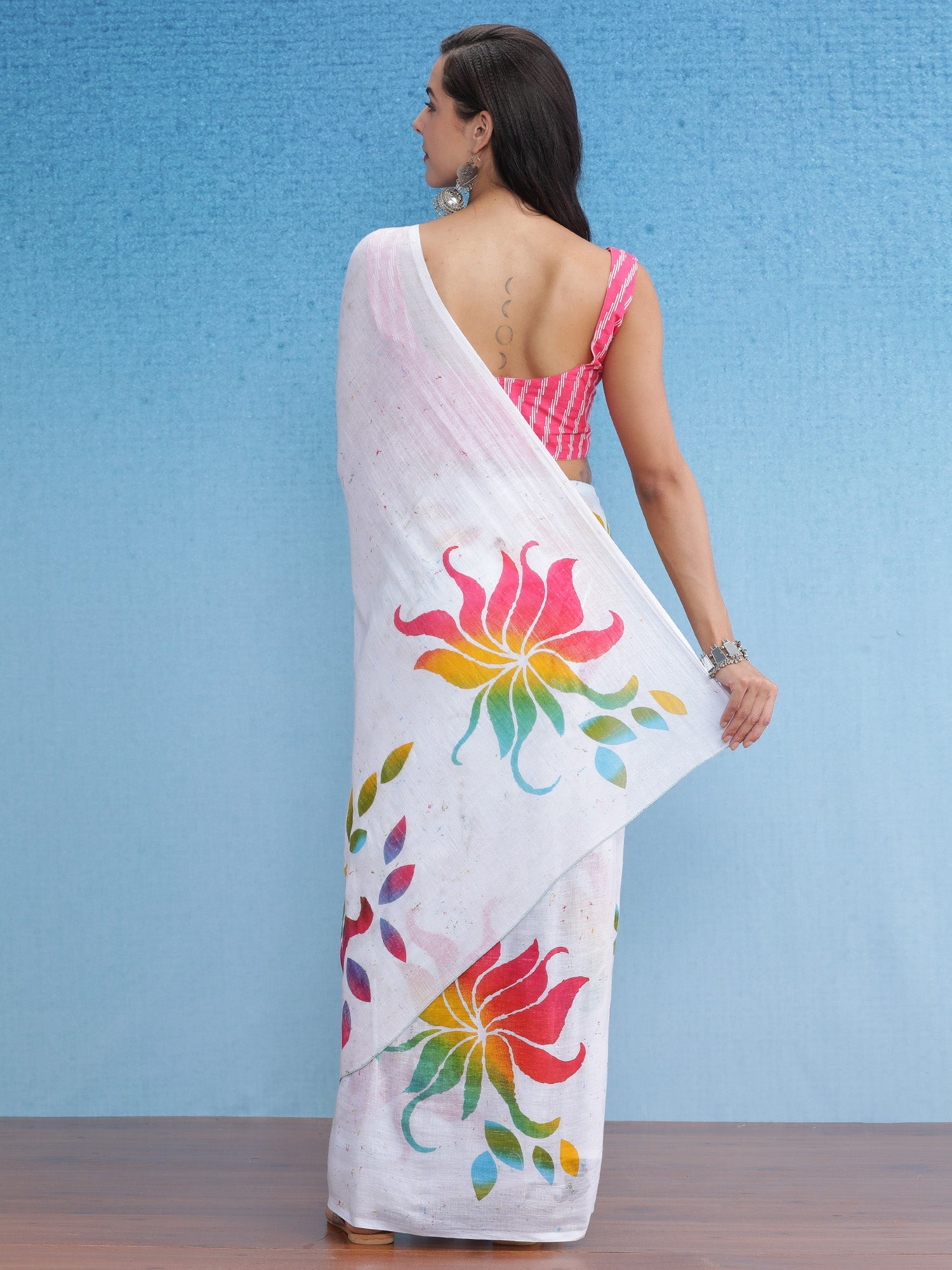 NOZ2TOZ Women's Cotton White Printed Designer Saree With Blouse Piece - Distacart