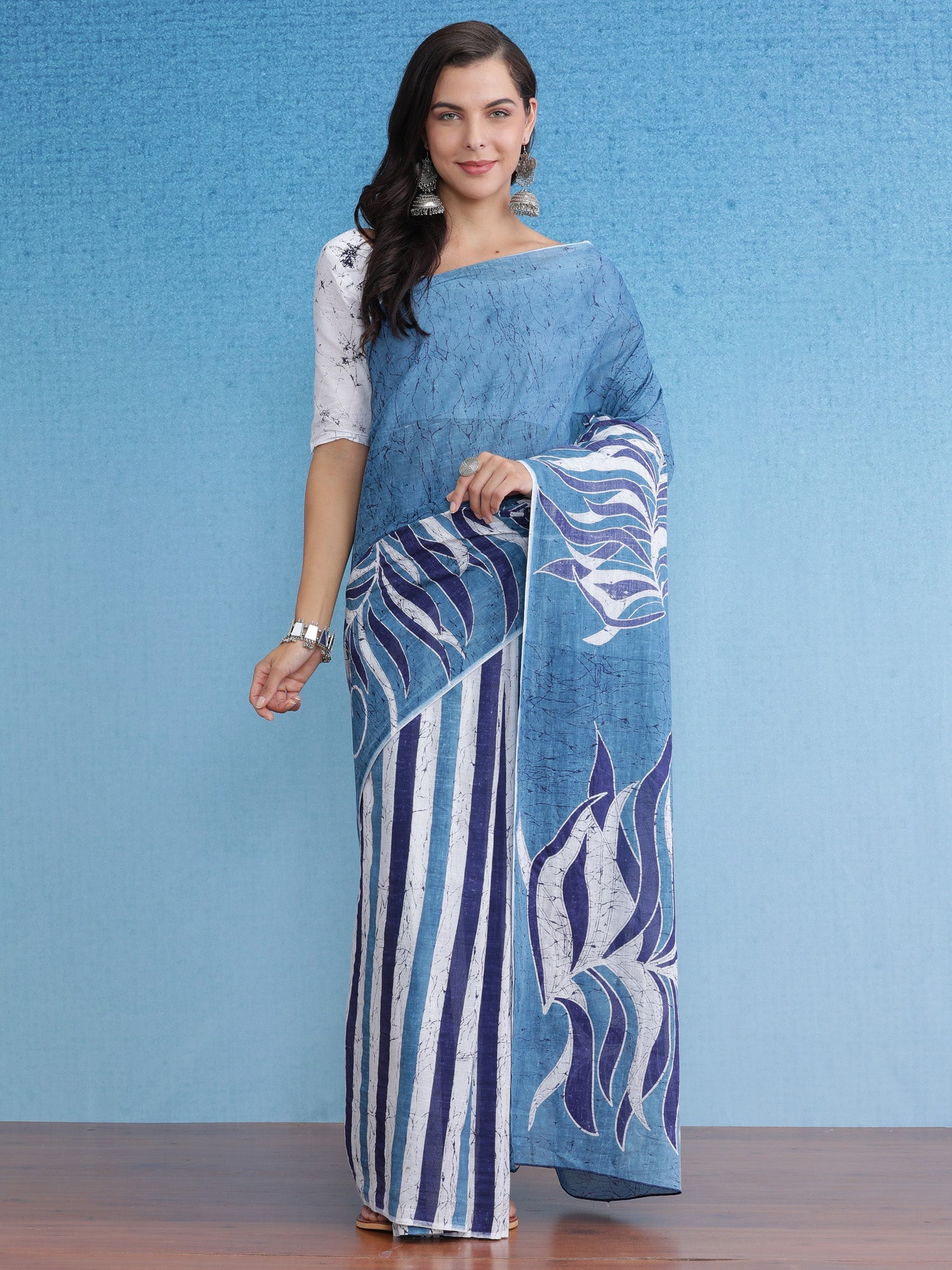 NOZ2TOZ Women's Cotton Blue Printed Designer Saree With Blouse Piece - Distacart