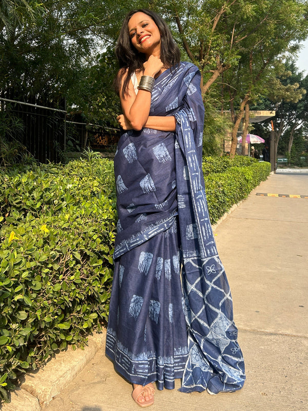 NOZ2TOZ Women's Cotton Navy Blue Printed Designer Saree With Blouse Piece - Distacart