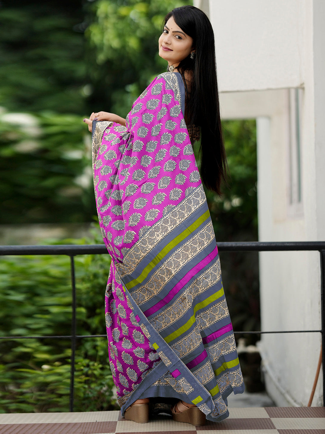 NOZ2TOZ Women's Cotton Beige Printed Designer Saree With Blouse Piece - Distacart