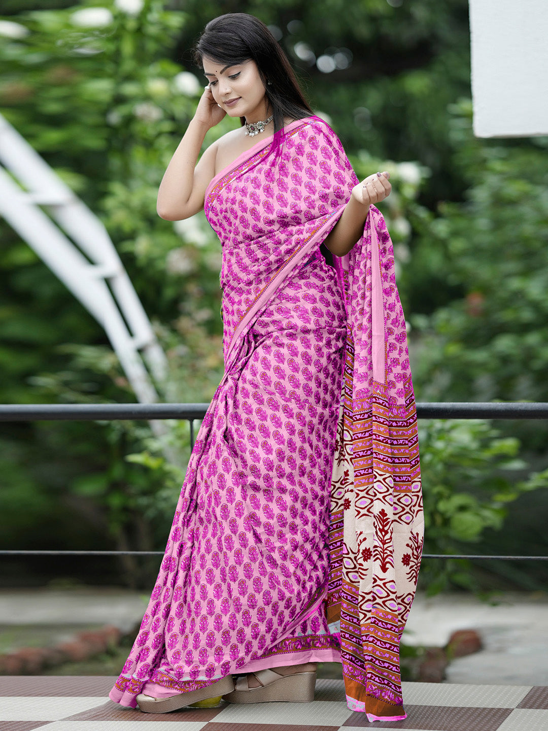 NOZ2TOZ Women's Cotton White Printed Designer Saree With Blouse Piece - Distacart