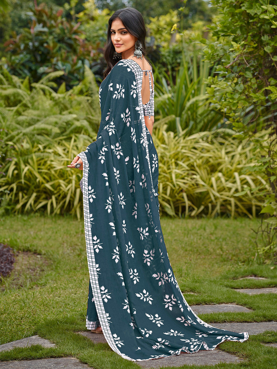 NOZ2TOZ Women's Cotton White Printed Designer Saree With Blouse Piece - Distacart