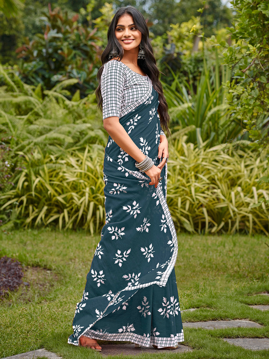 NOZ2TOZ Women's Cotton White Printed Designer Saree With Blouse Piece - Distacart