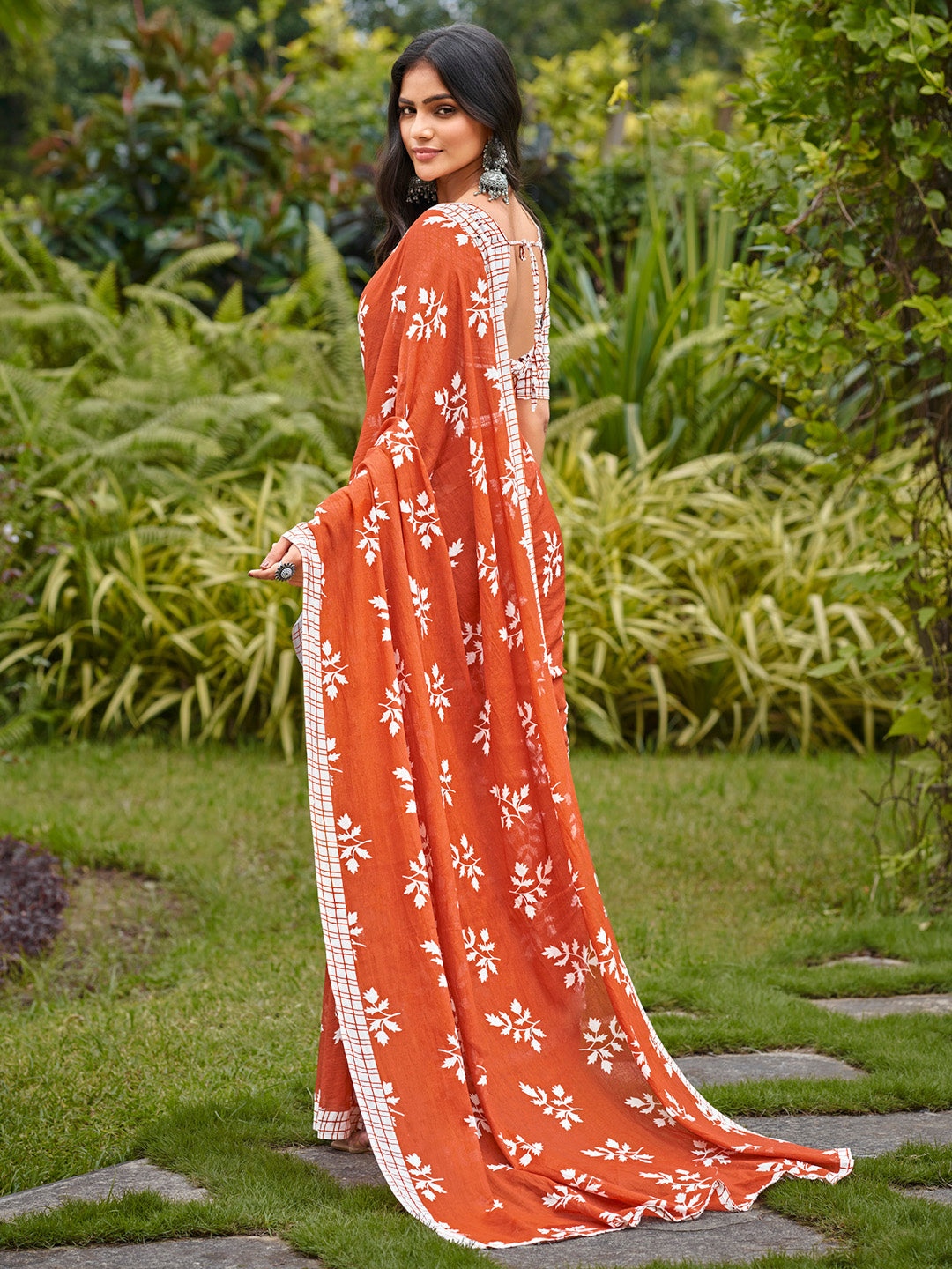 NOZ2TOZ Women's Cotton White Printed Designer Saree With Blouse Piece - Distacart