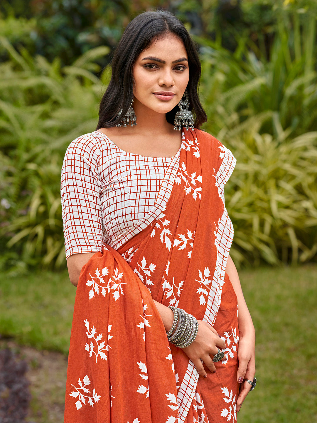 NOZ2TOZ Women's Cotton White Printed Designer Saree With Blouse Piece - Distacart