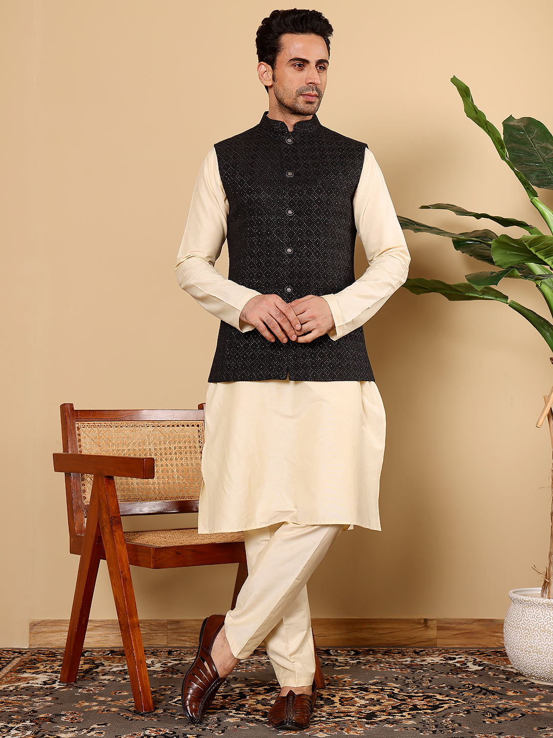 MULTI SHADES Men's Full Sleeve Cream Kurta Pyjama & Black Embroidered Nehru Jacket