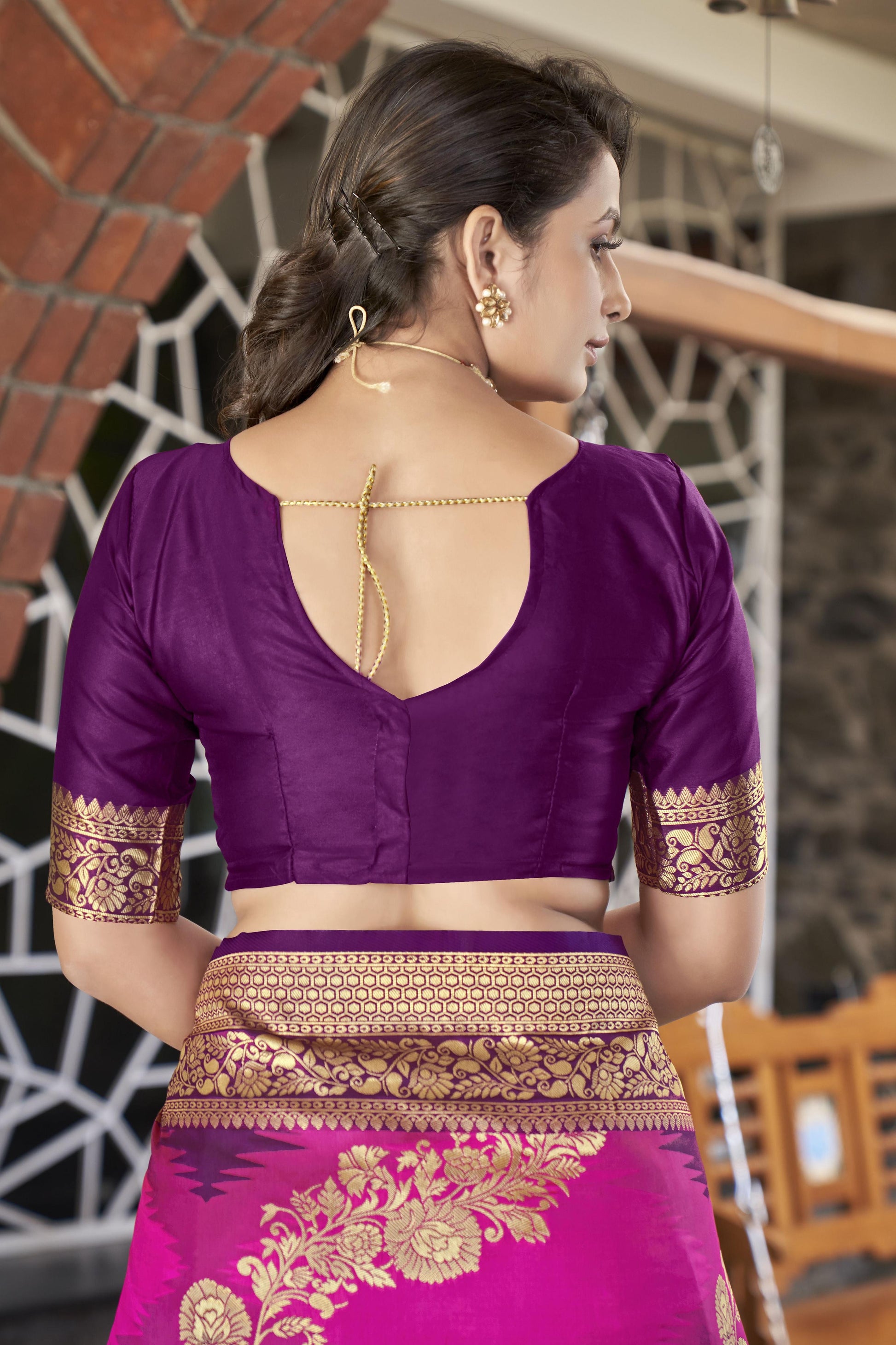 MANOHARI Banarasi Silk Blend Jacquard Work Saree - Purple - Dista