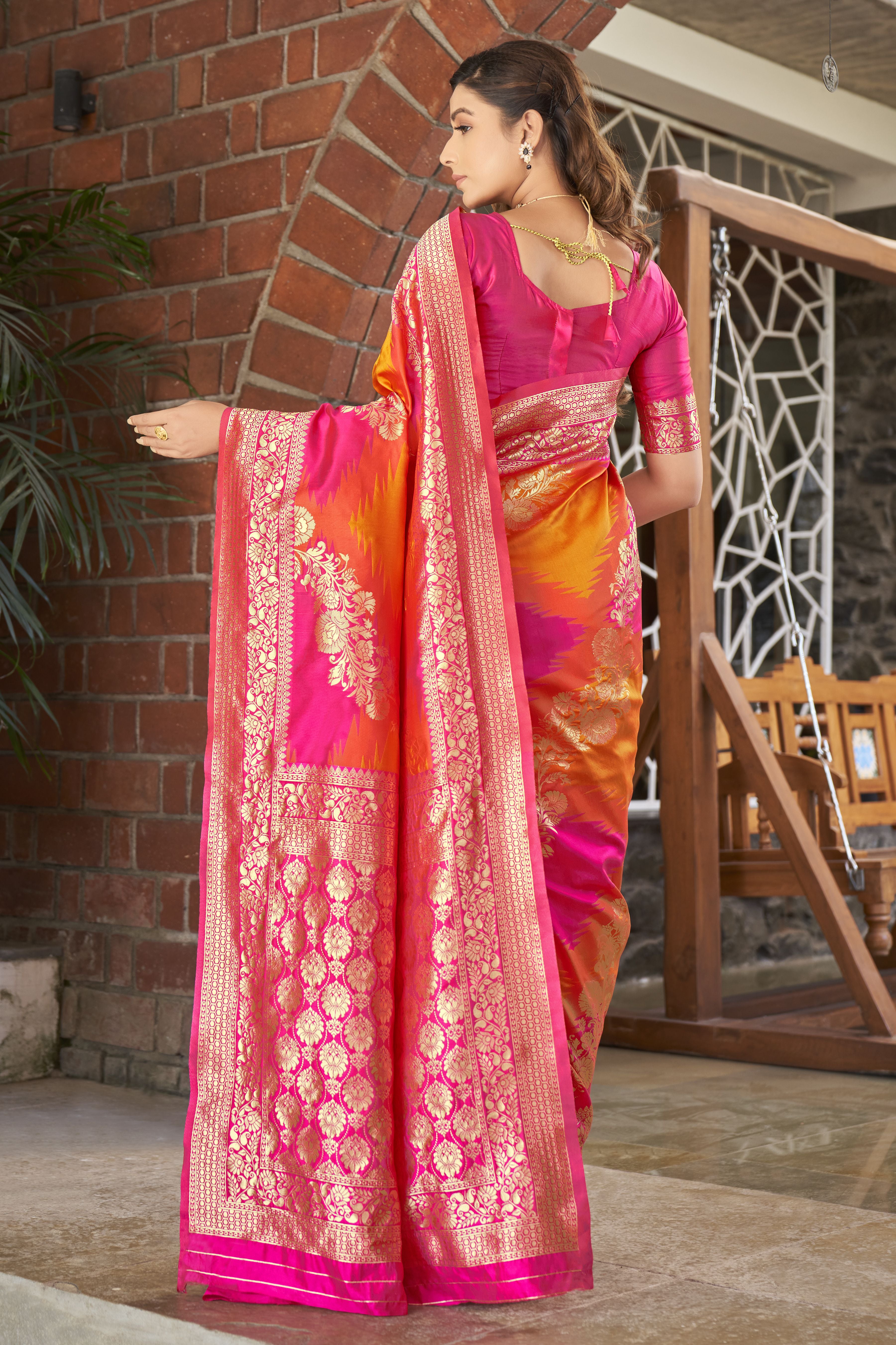 MANOHARI Banarasi Silk Blend Jacquard Work Saree - Pink - Dista