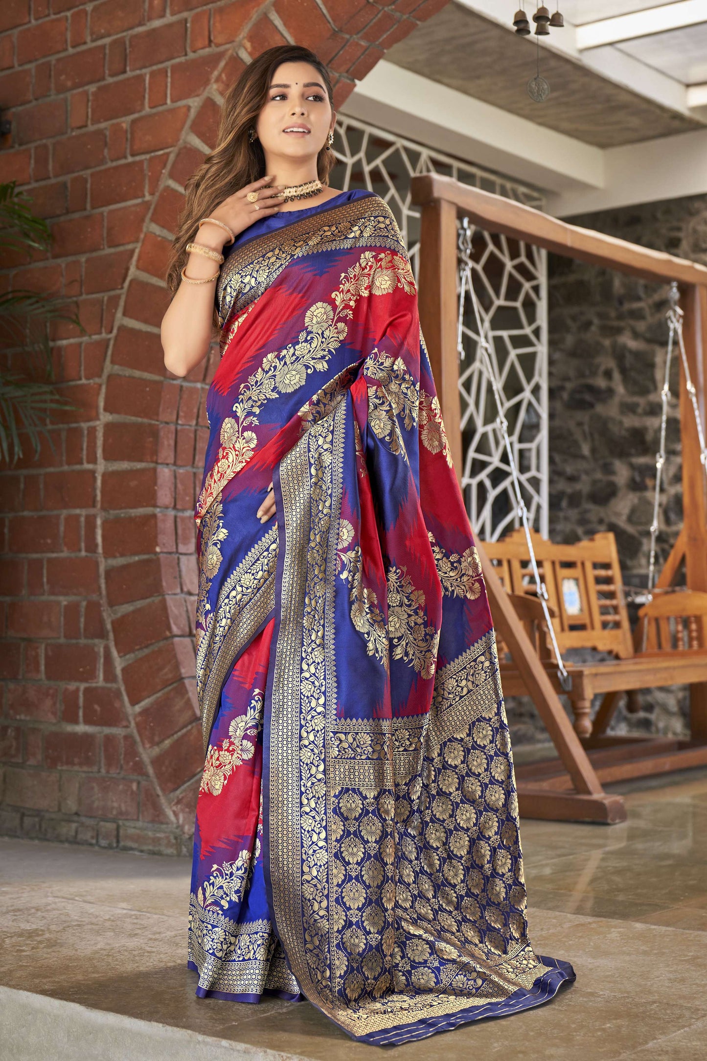 MANOHARI Banarasi Silk Blend Jacquard Work Saree - Red - Dista