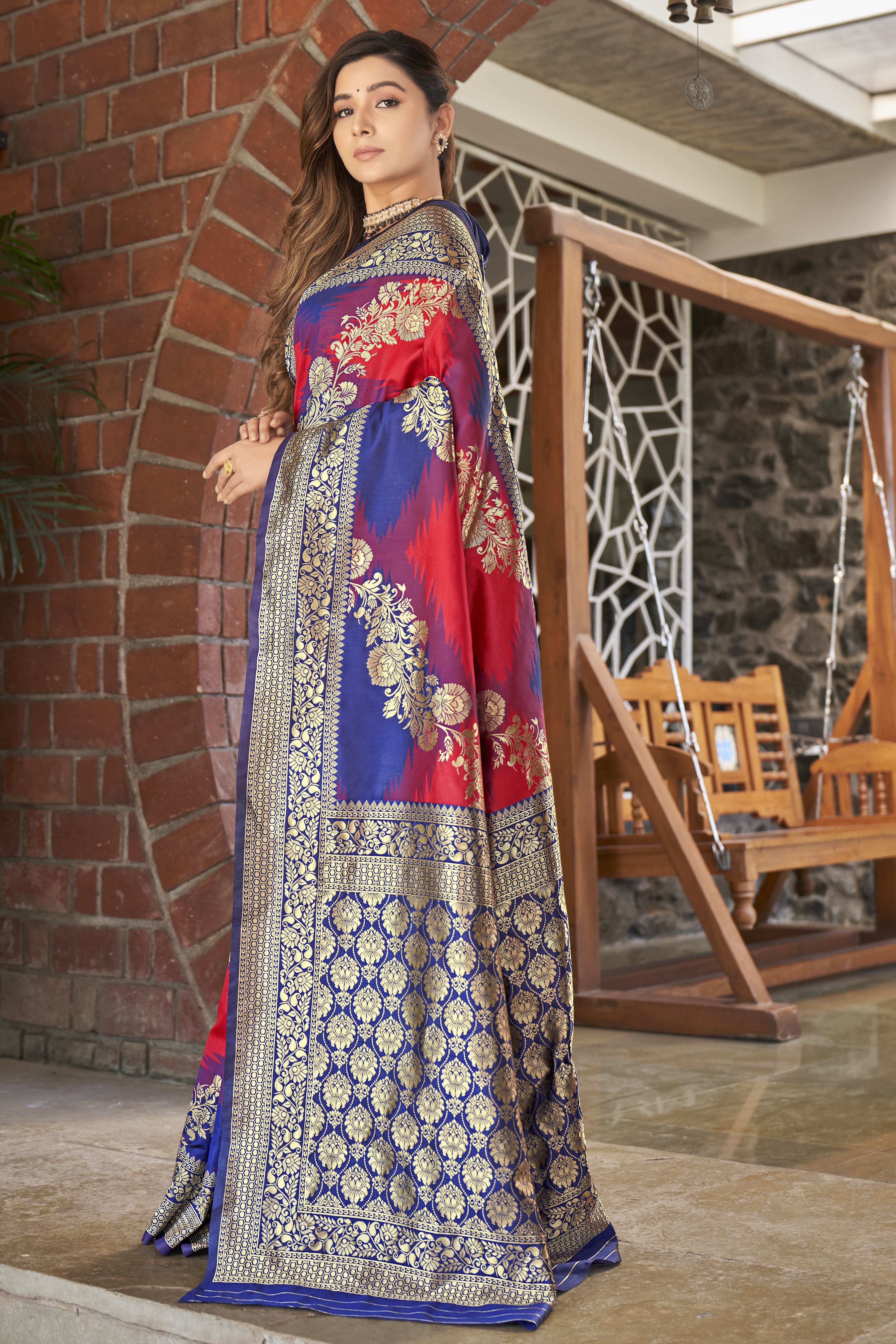 MANOHARI Banarasi Silk Blend Jacquard Work Saree - Red - Dista