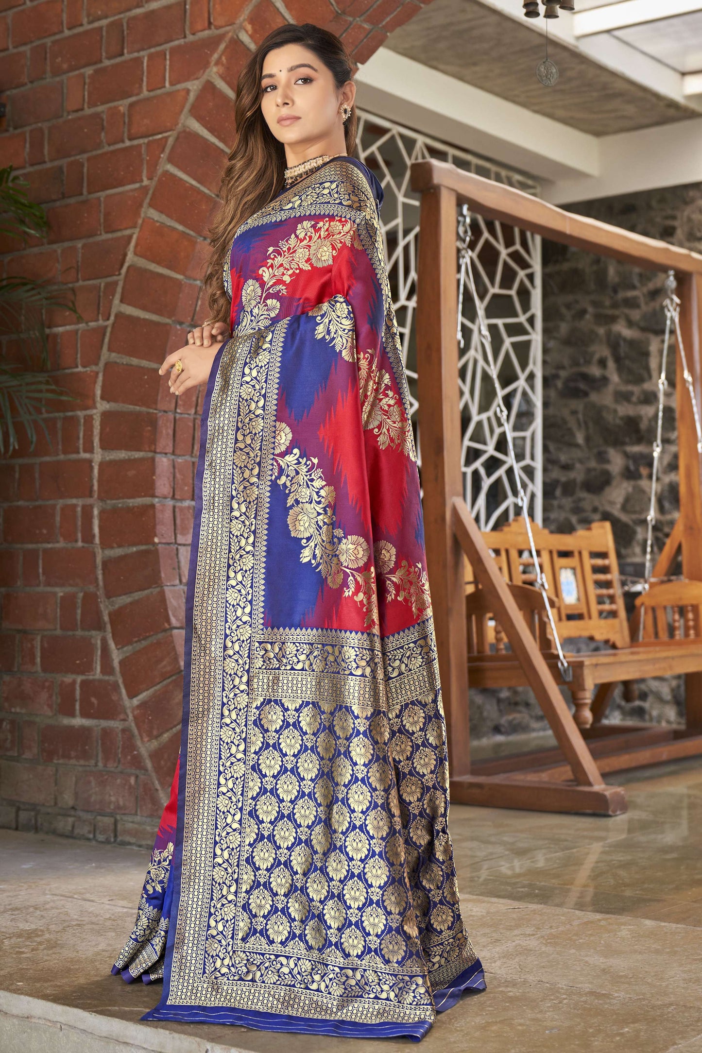 MANOHARI Banarasi Silk Blend Jacquard Work Saree - Red - Dista