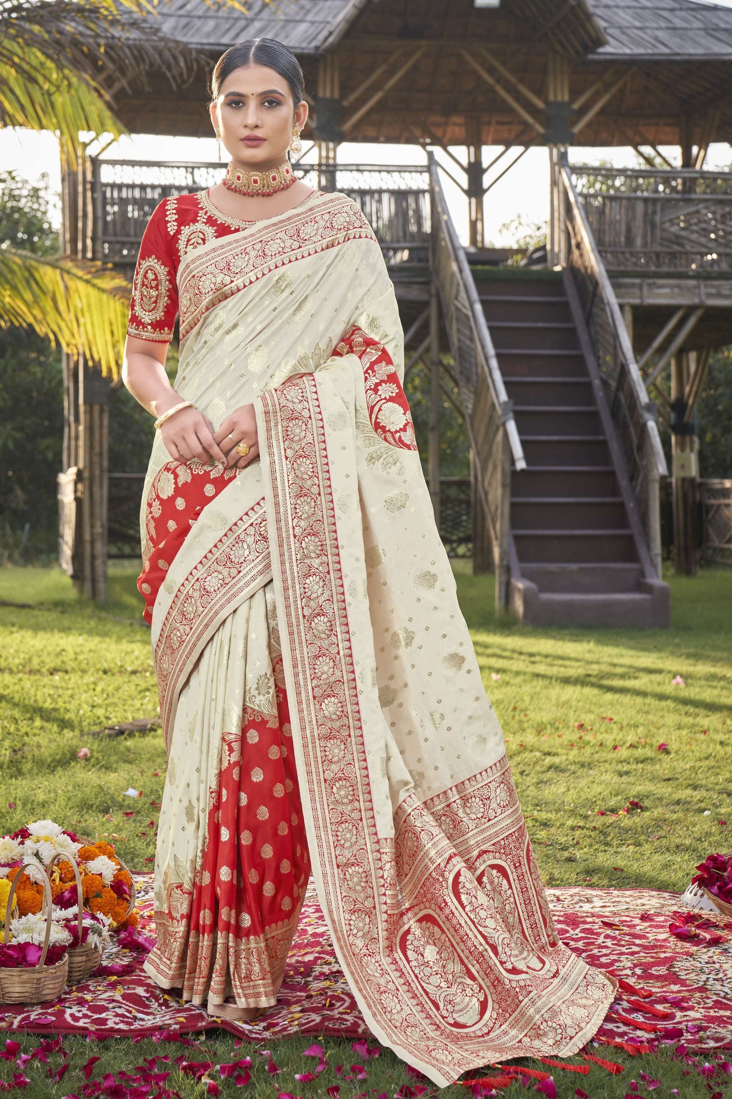 MANOHARI Banarasi Silk Blend Jacquard Work Saree - Red - Dista