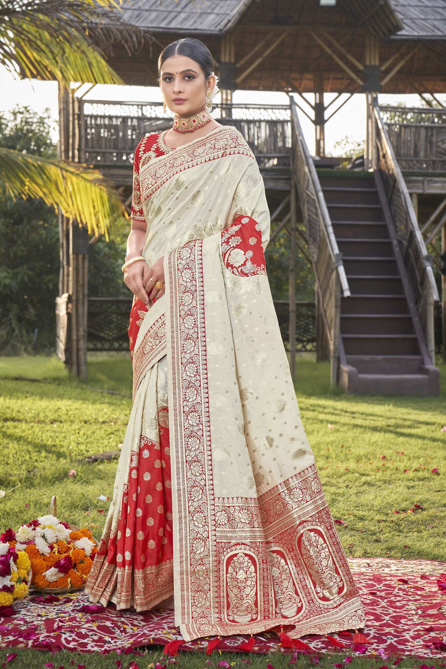 MANOHARI Banarasi Silk Blend Jacquard Work Saree - Red - Dista