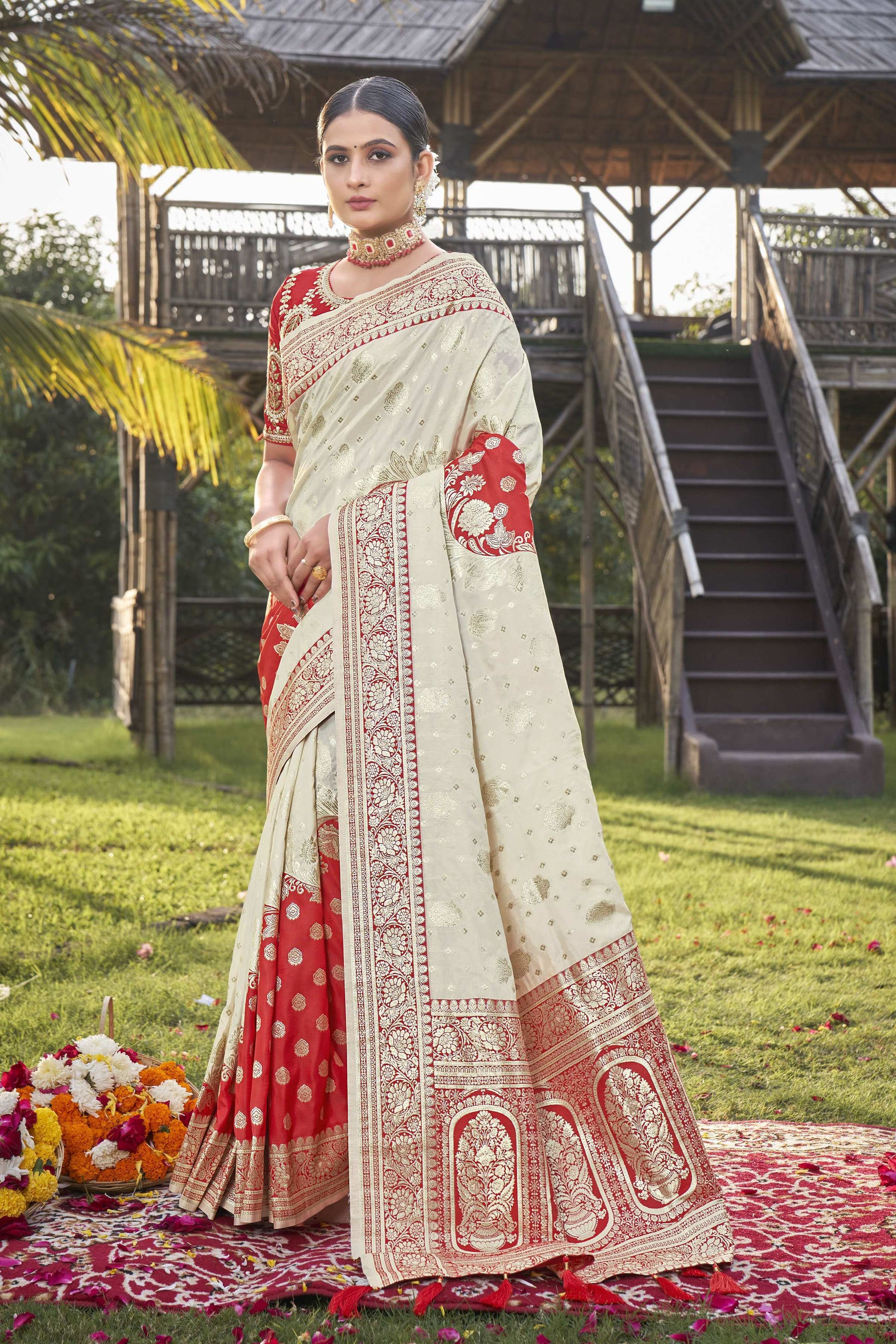 MANOHARI Banarasi Silk Blend Jacquard Work Saree - Red - Dista