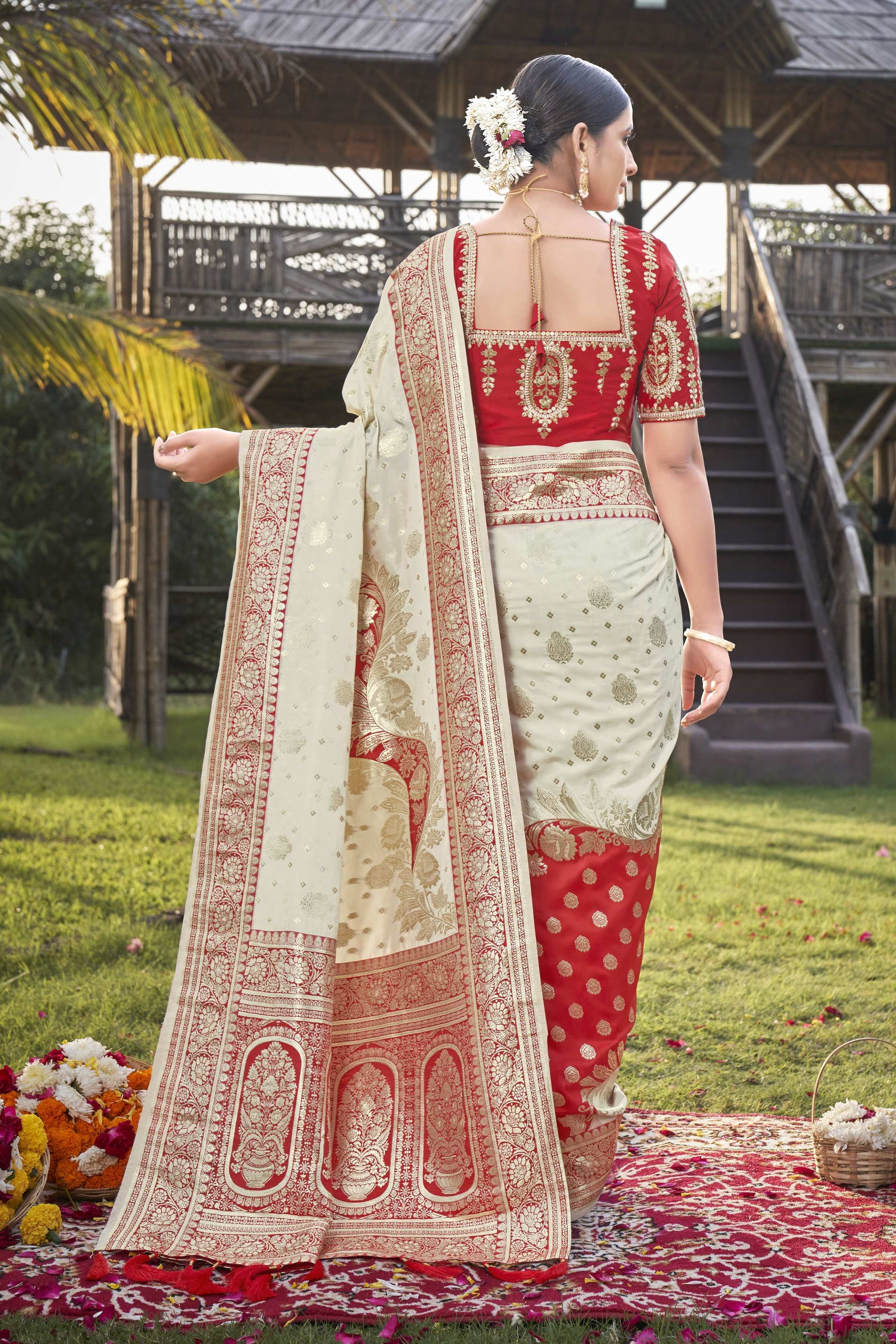 MANOHARI Banarasi Silk Blend Jacquard Work Saree - Red - Dista