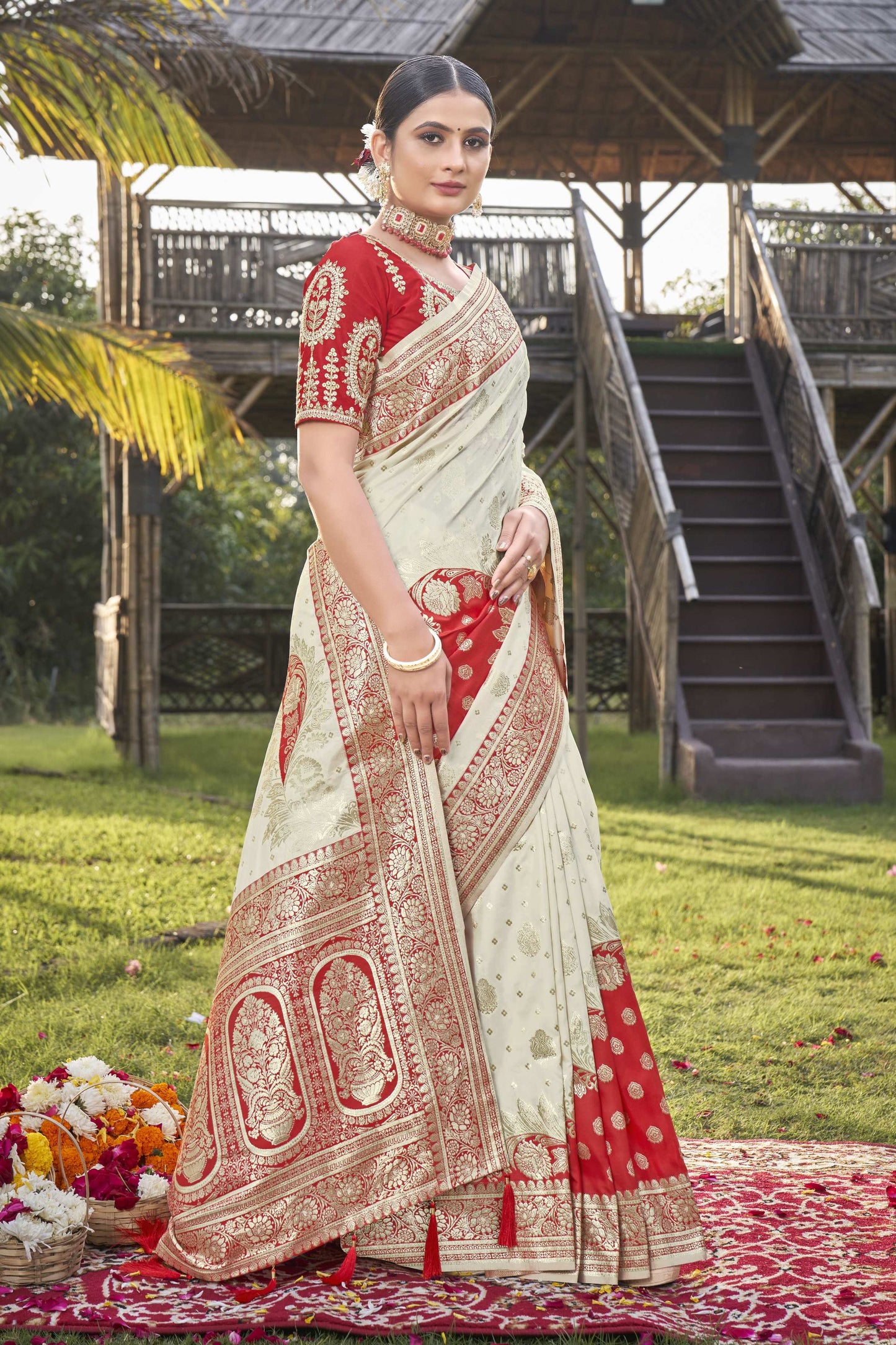 MANOHARI Banarasi Silk Blend Jacquard Work Saree - Red - Dista
