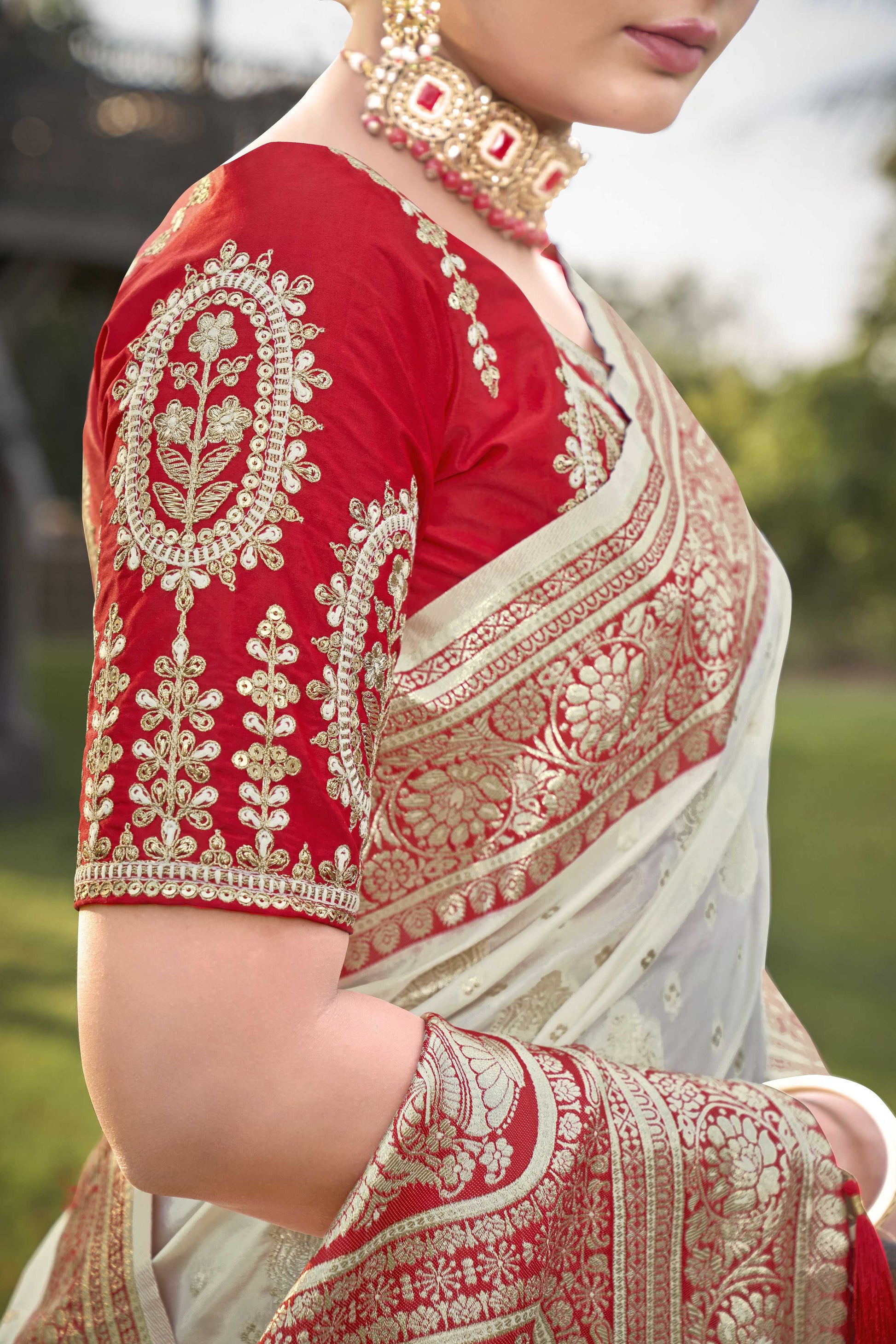 MANOHARI Banarasi Silk Blend Jacquard Work Saree - Red - Dista
