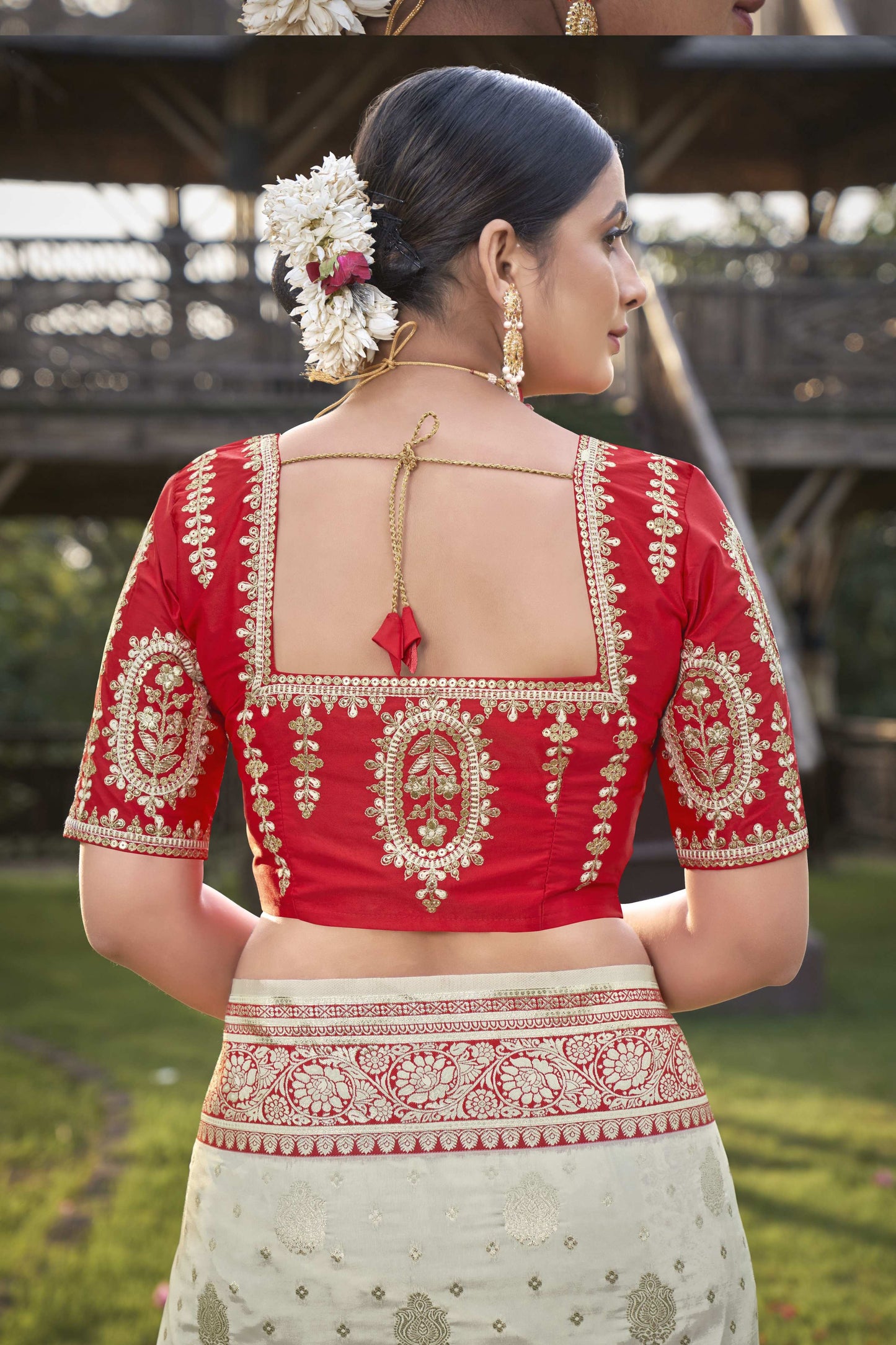 MANOHARI Banarasi Silk Blend Jacquard Work Saree - Red - Dista