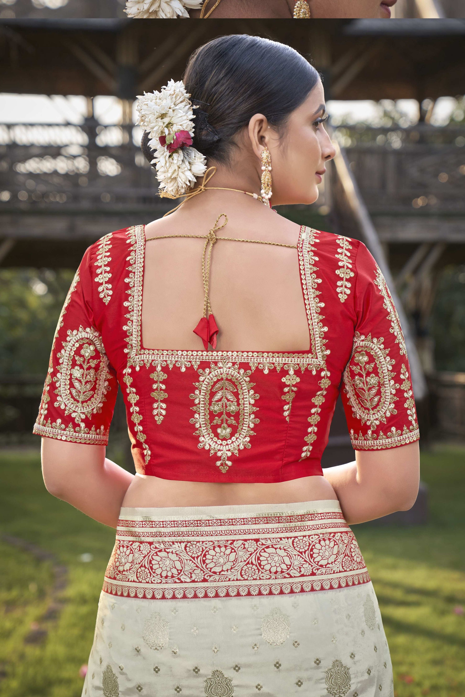MANOHARI Banarasi Silk Blend Jacquard Work Saree - Red - Dista