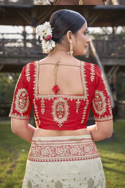 MANOHARI Banarasi Silk Blend Jacquard Work Saree - Red - Dista