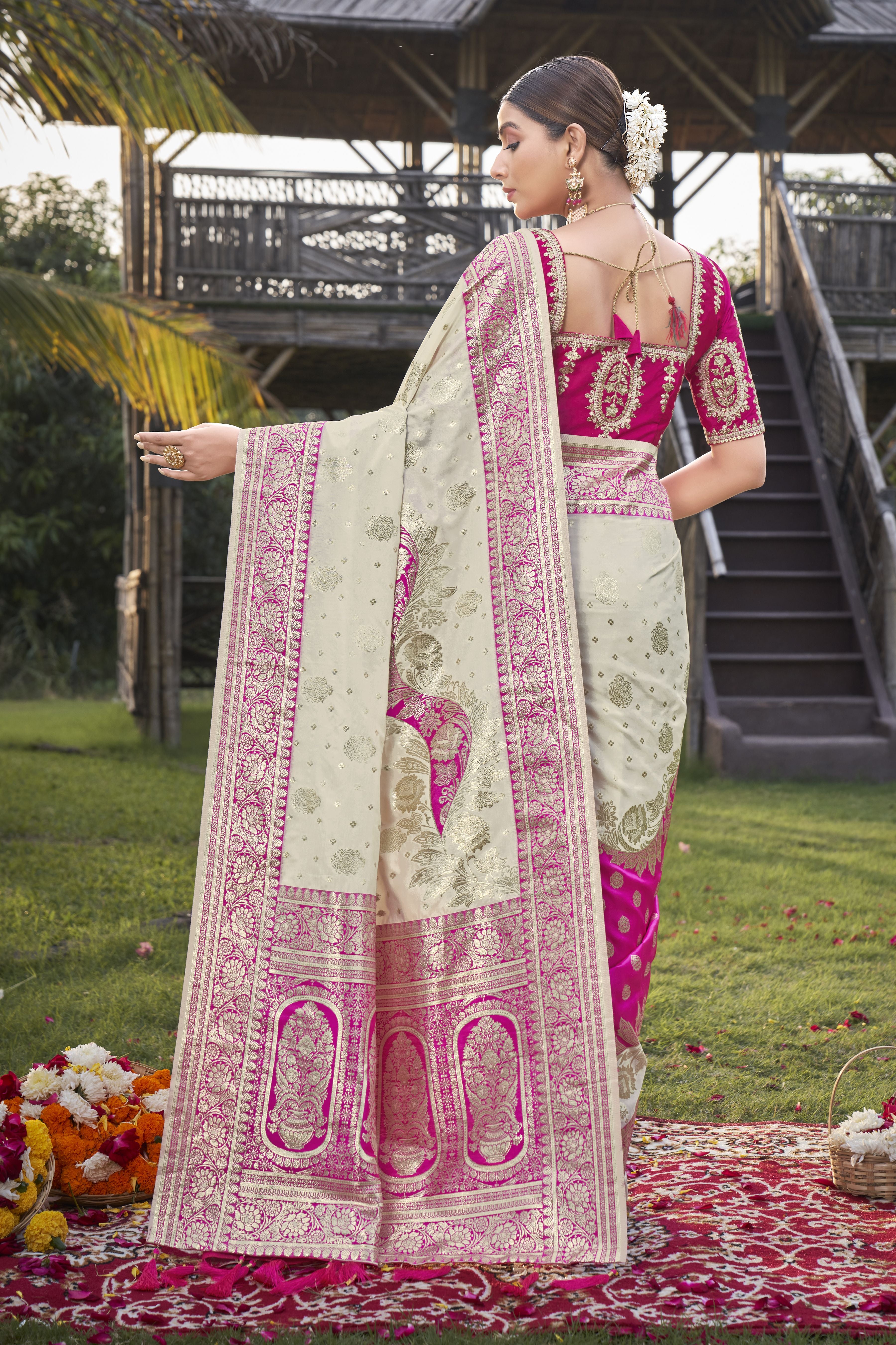 MANOHARI Banarasi Silk Blend Jacquard Work Saree - Pink - Dista