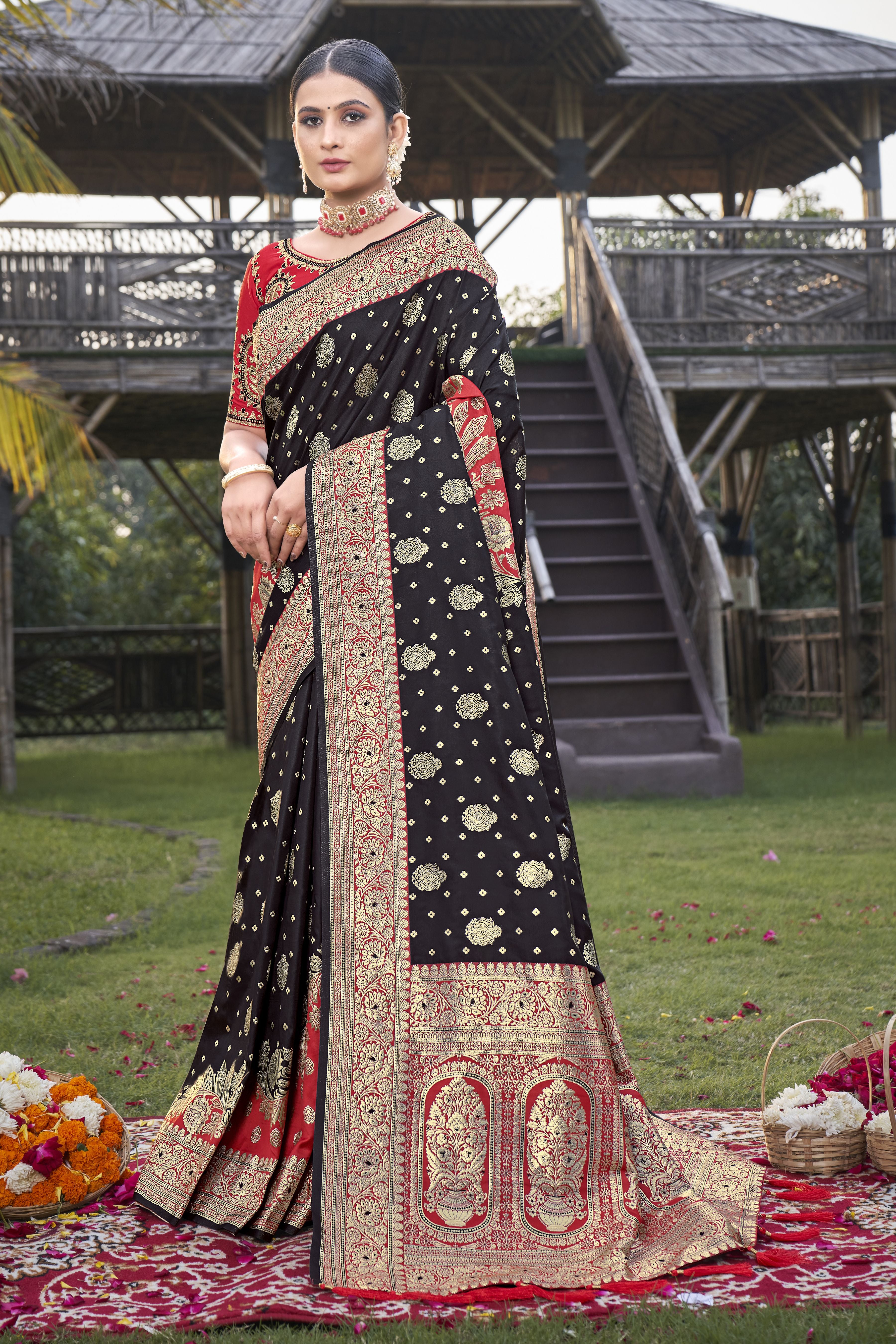 MANOHARI Banarasi Silk Blend Jacquard Work Saree - Black - Dista
