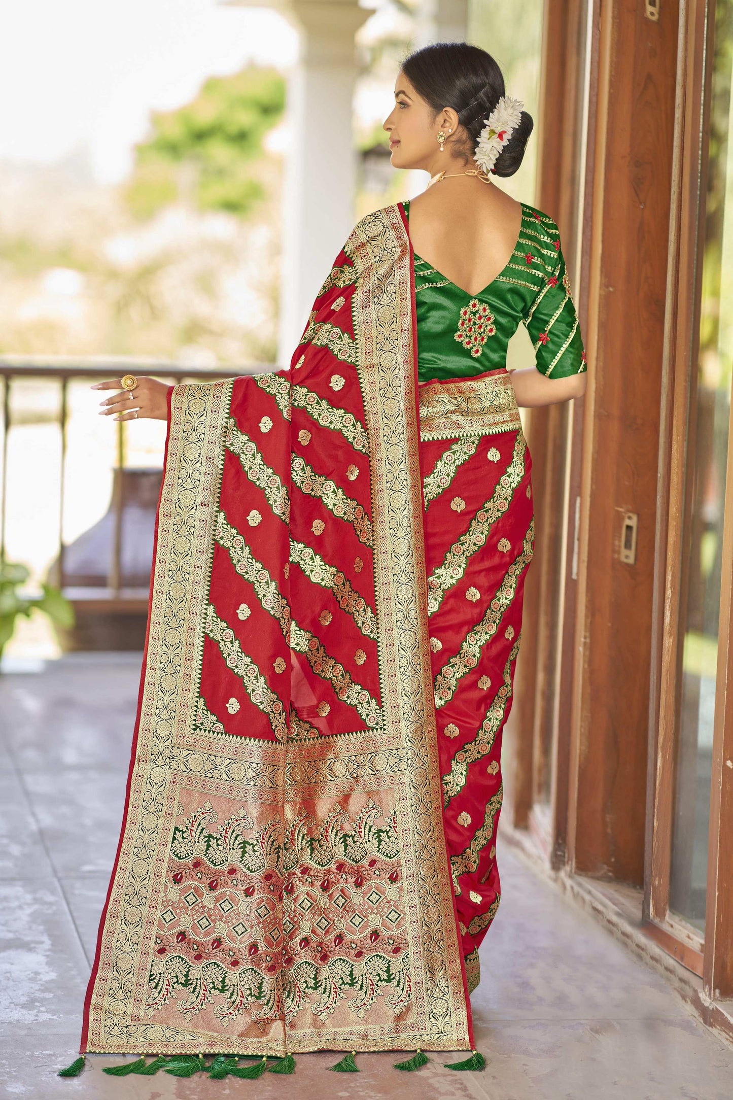 MANOHARI Banarasi Silk Blend Jacquard Work Saree - Red - Dista