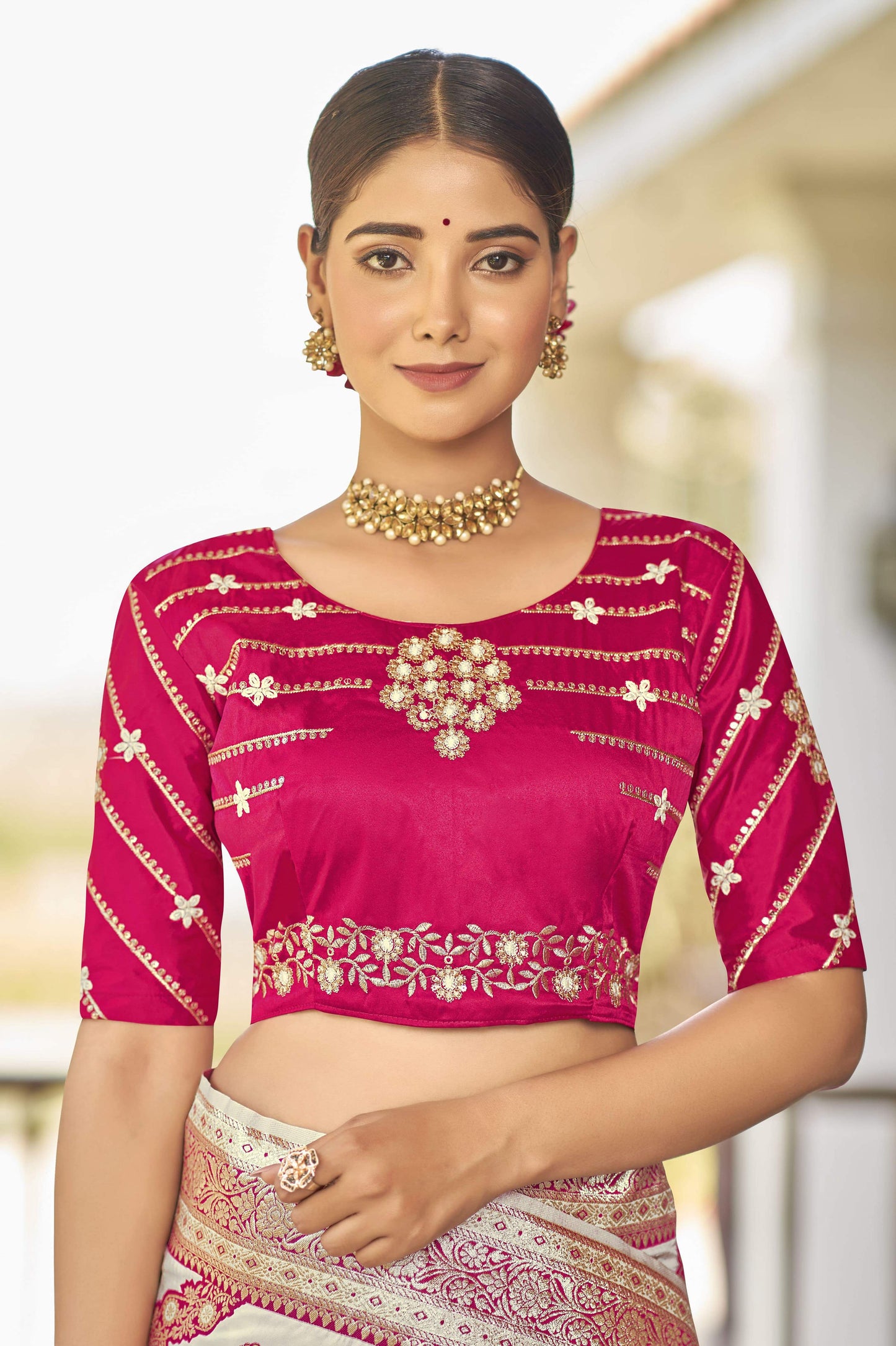 MANOHARI Banarasi Silk Blend Jacquard Work Saree - White - Dista