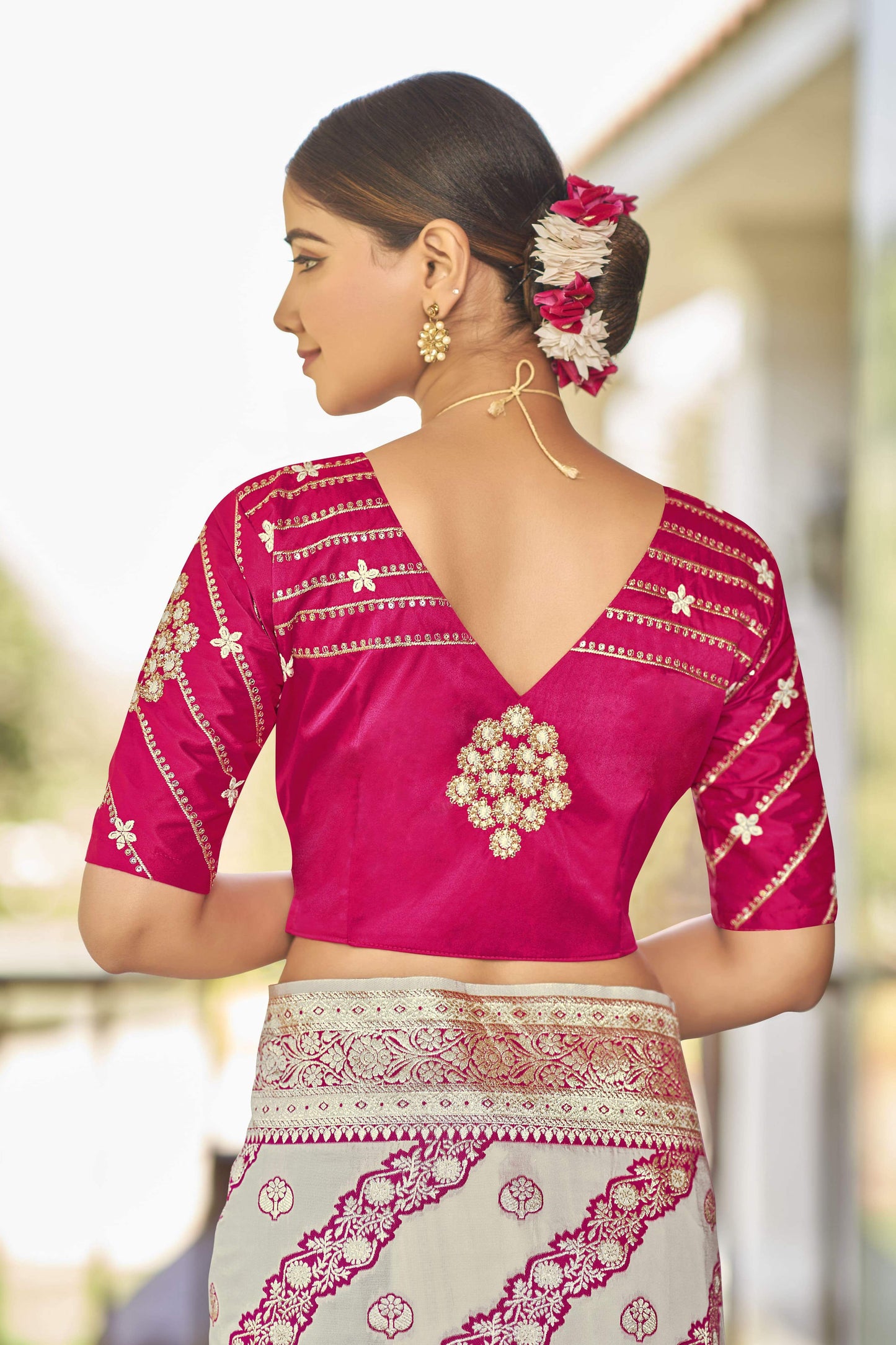 MANOHARI Banarasi Silk Blend Jacquard Work Saree - White - Dista