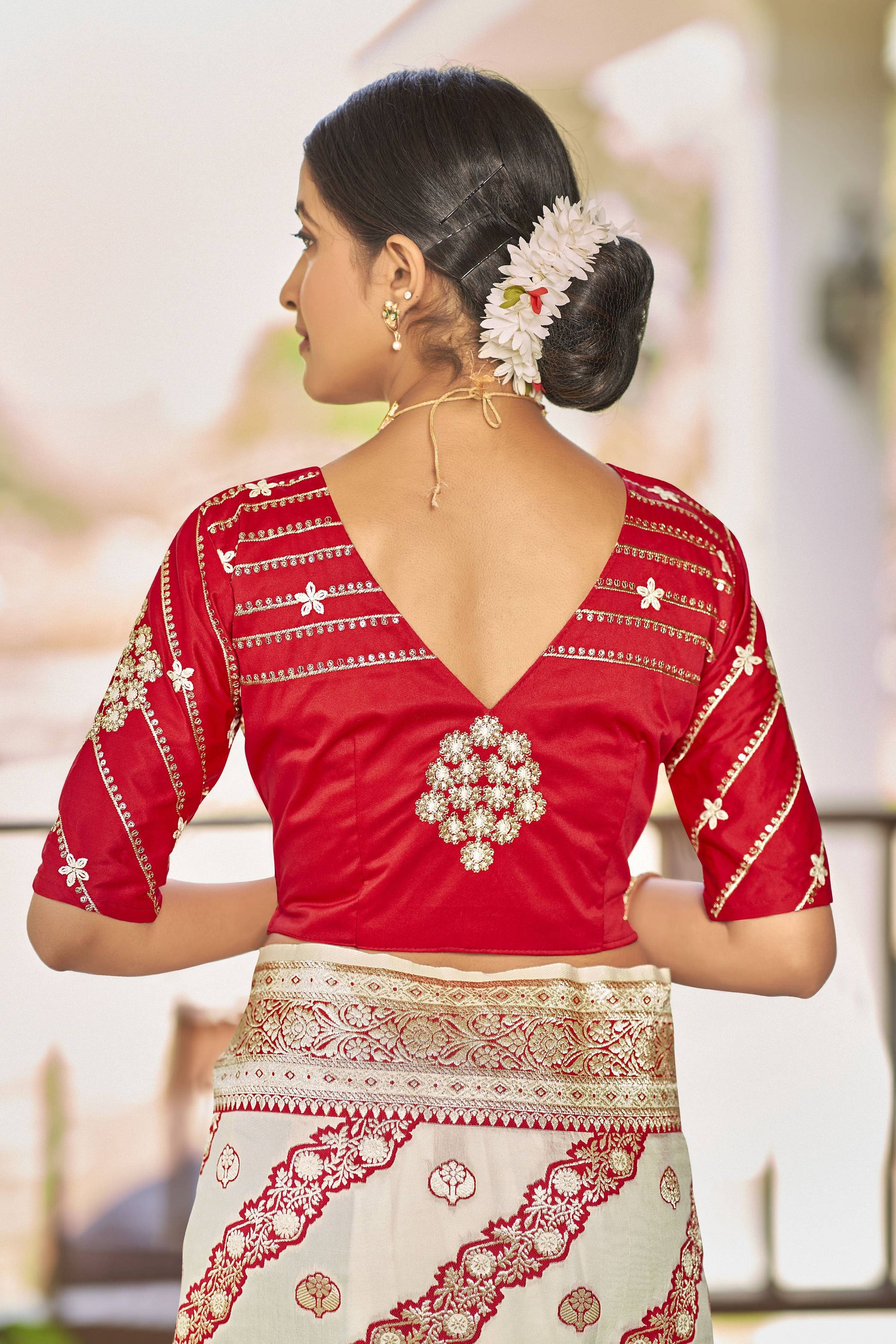 MANOHARI Banarasi Silk Blend Jacquard Work Saree - White - Dista