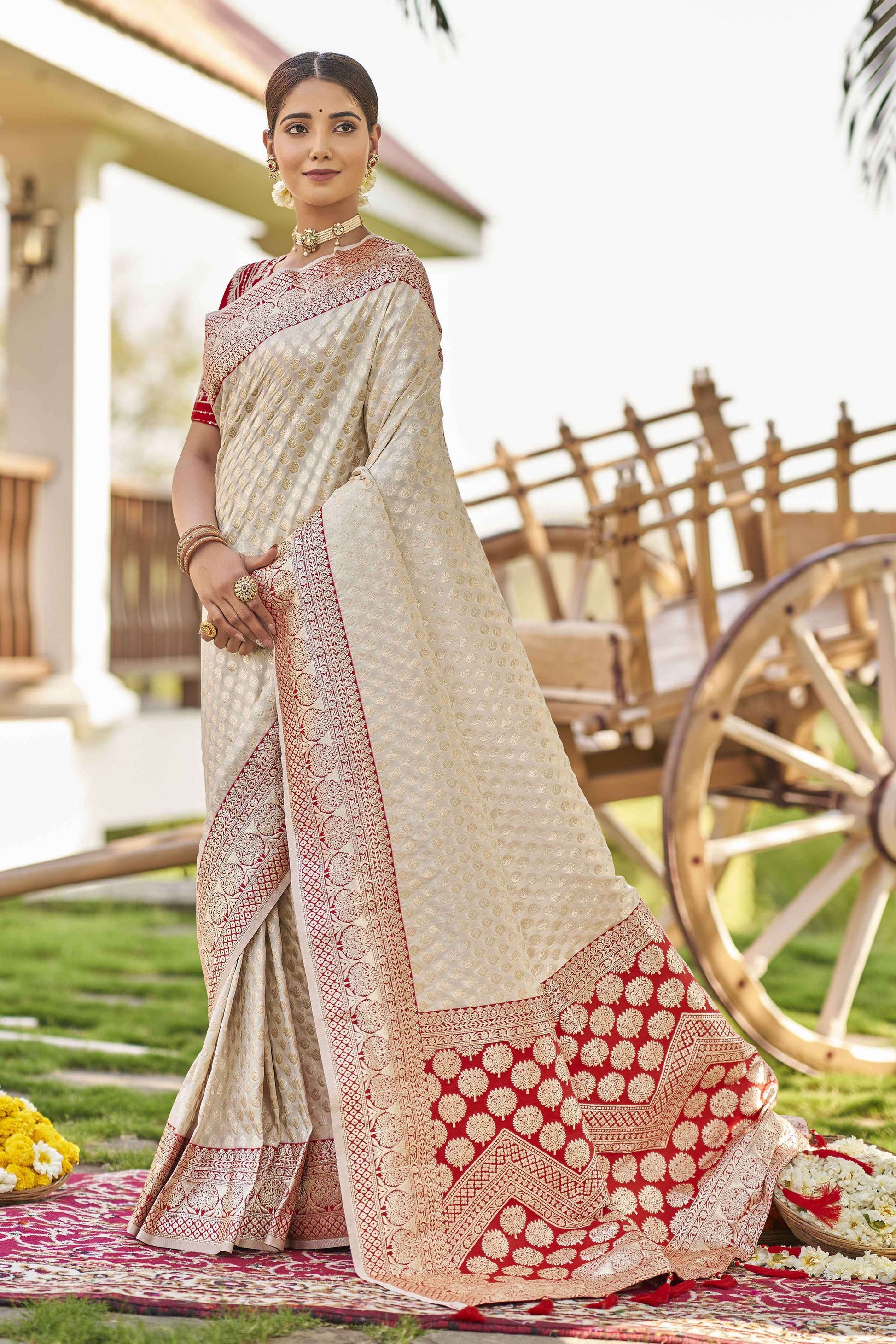 MANOHARI Banarasi Silk Blend Jacquard Work Saree - White - Dista