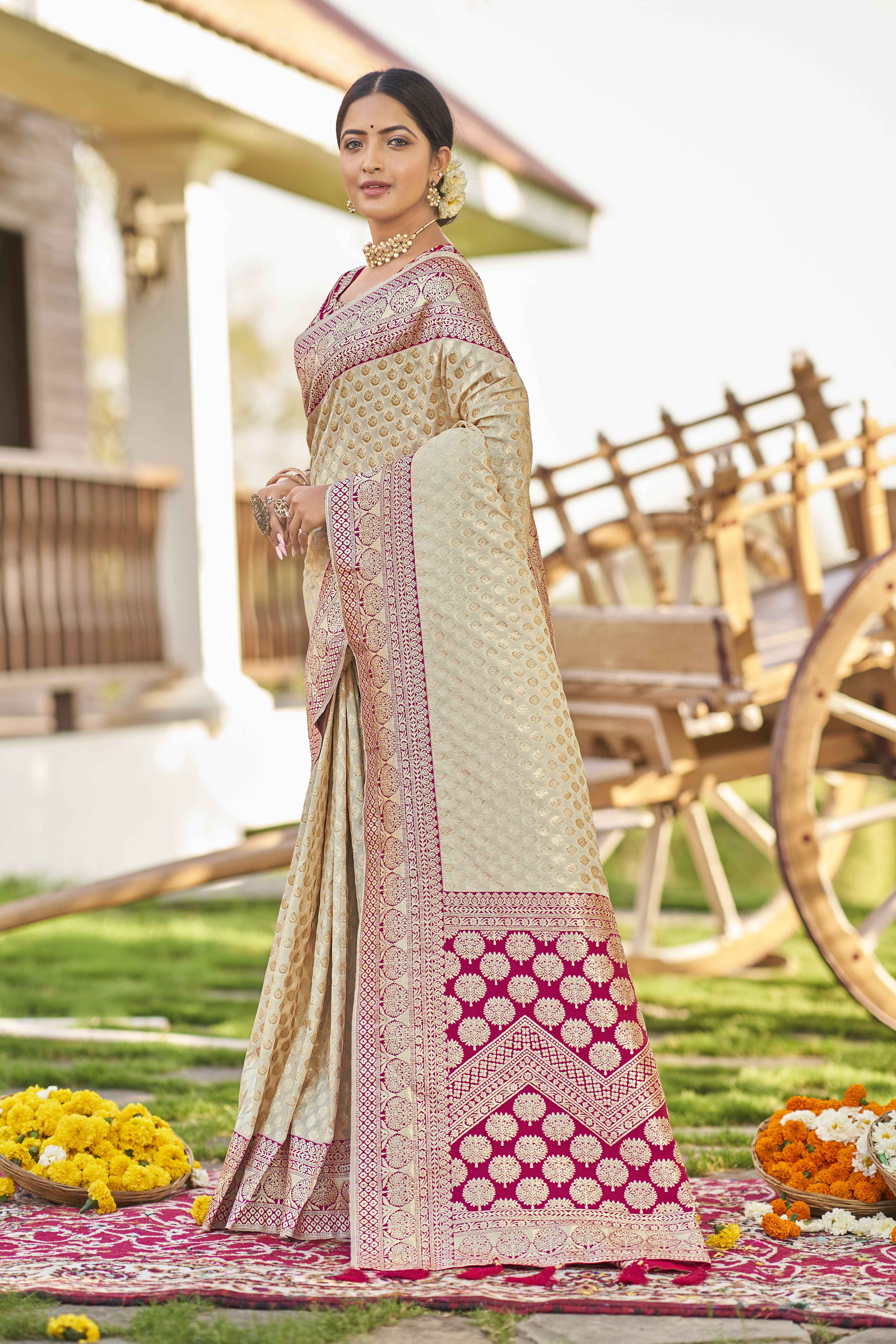 MANOHARI Banarasi Silk Blend Jacquard Work Saree - White - Dista