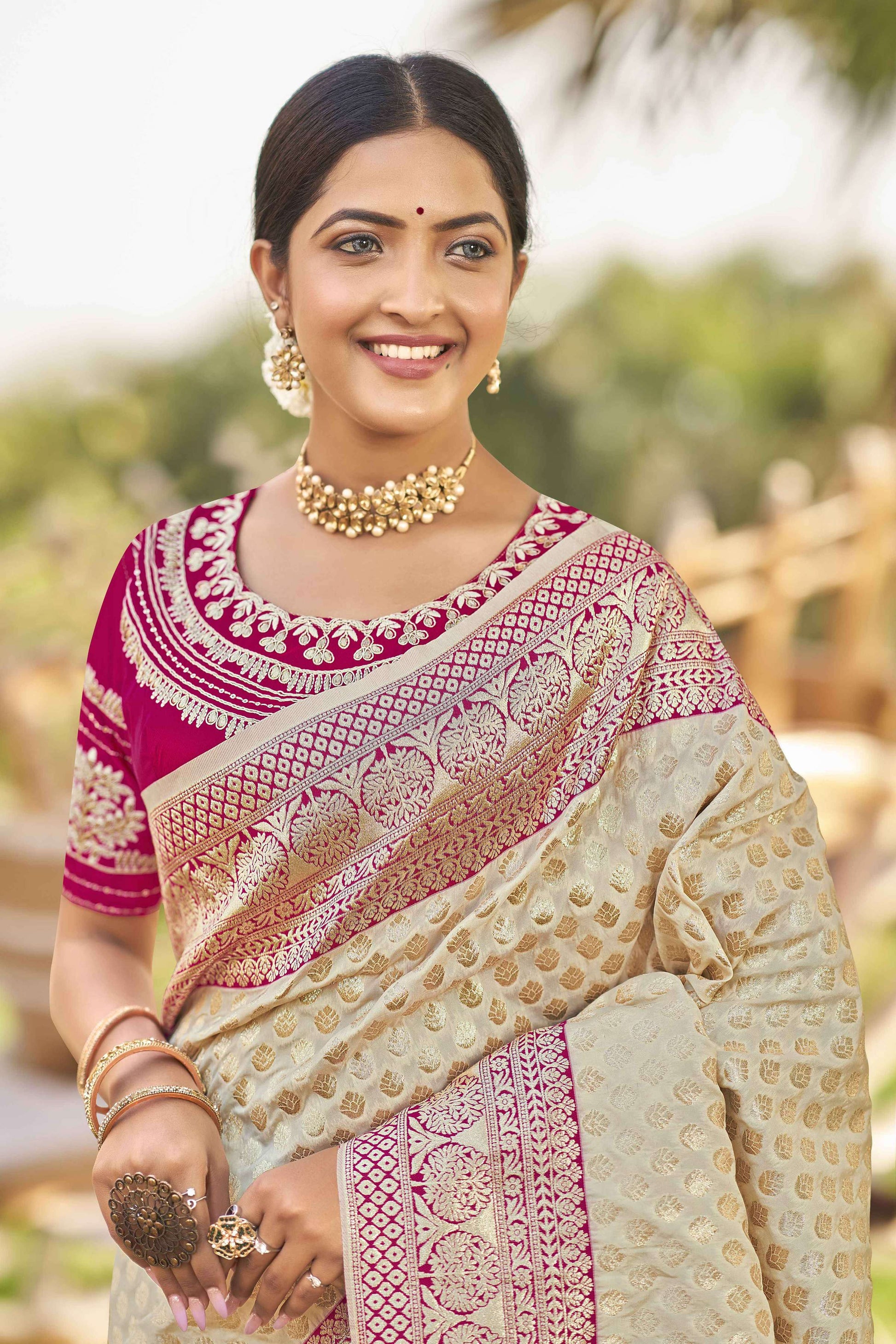 MANOHARI Banarasi Silk Blend Jacquard Work Saree - White - Dista