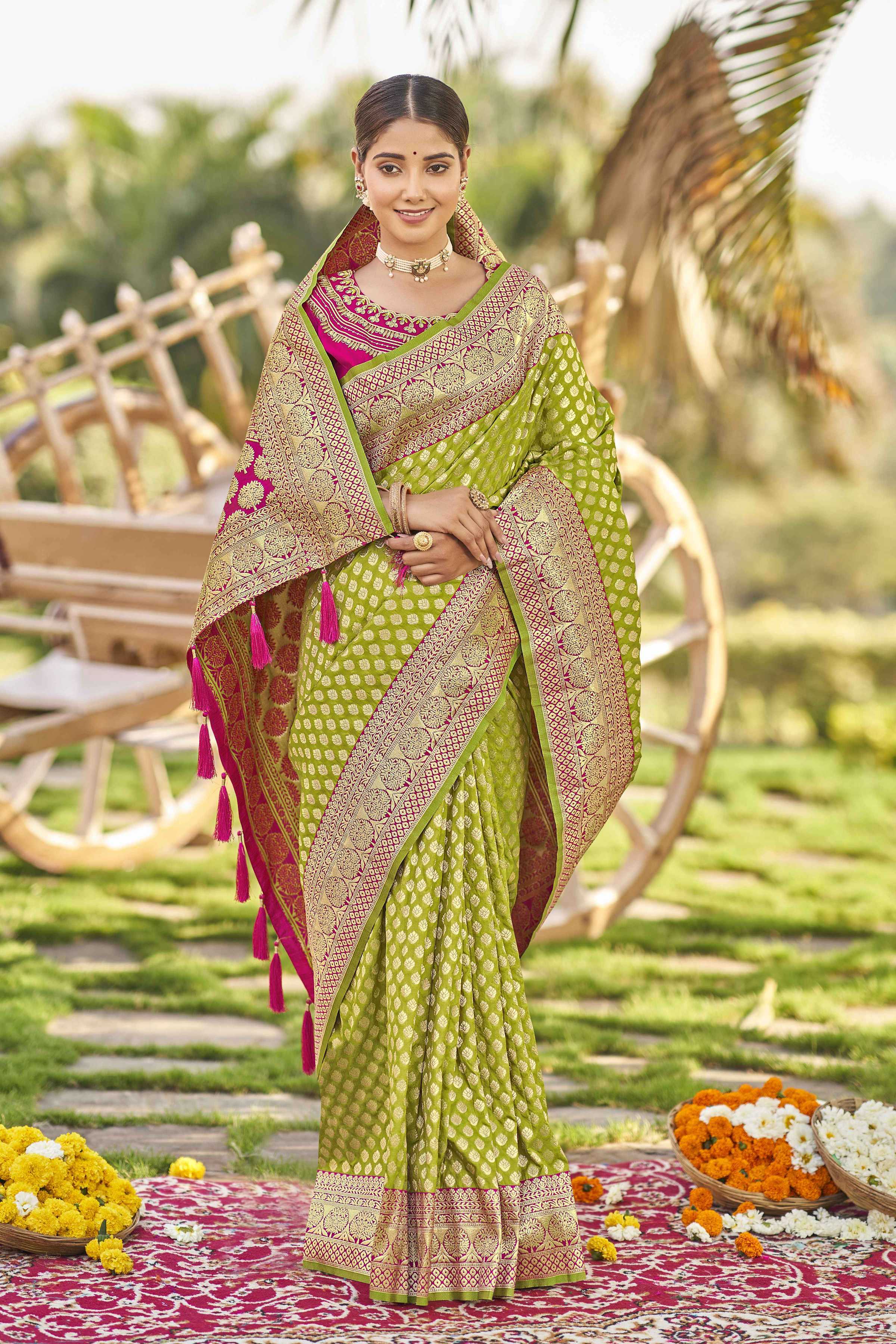 MANOHARI Banarasi Silk Blend Jacquard Work Saree - Green - Dista